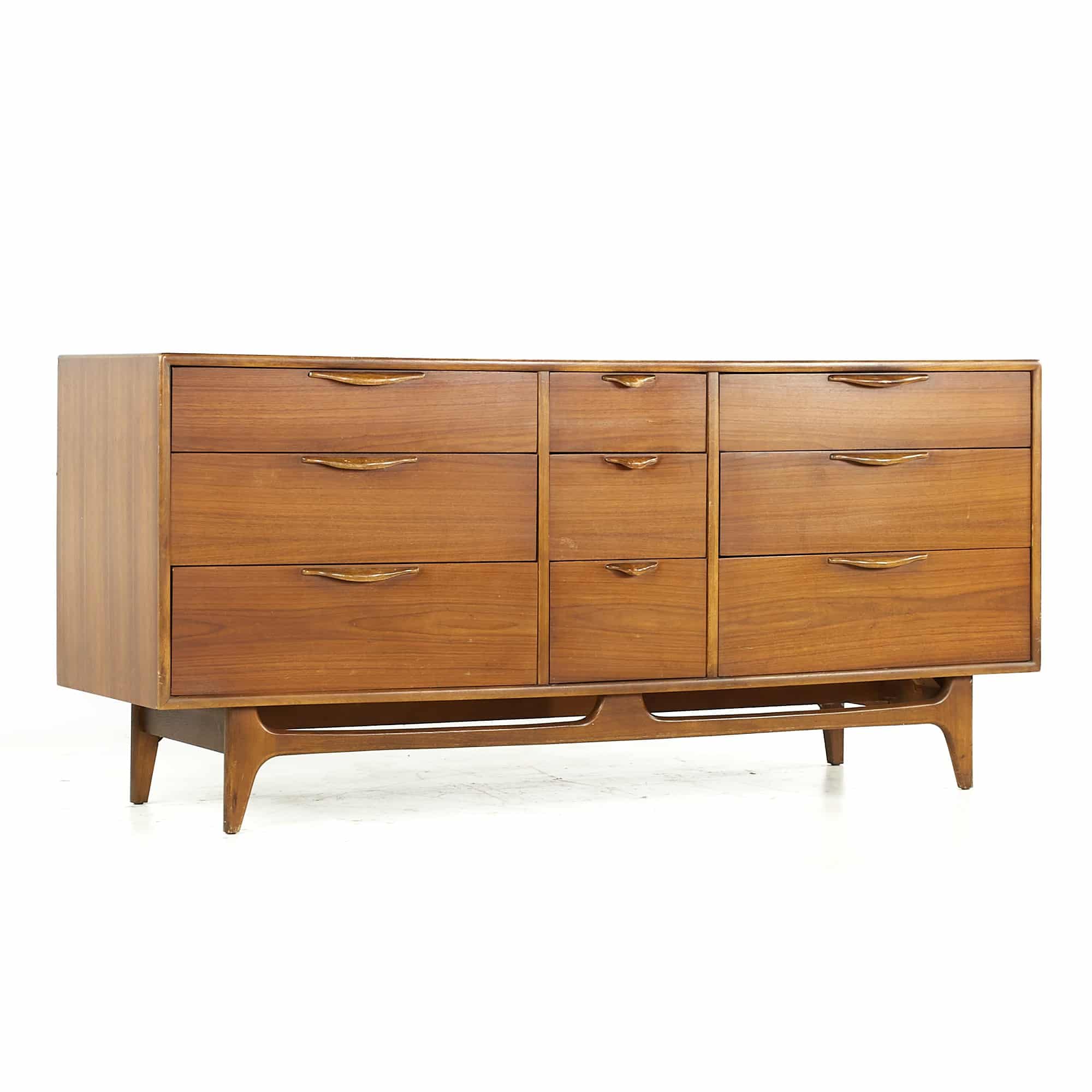Lane Perception Mid Century Walnut 9-drawer Dresser