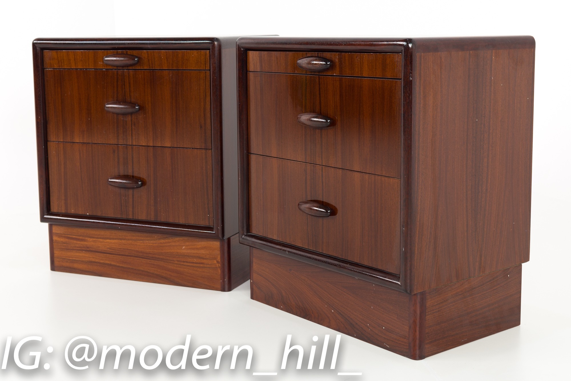 Dyrlund Rosewood Mid Century Queen Bed with Matching Nightstands