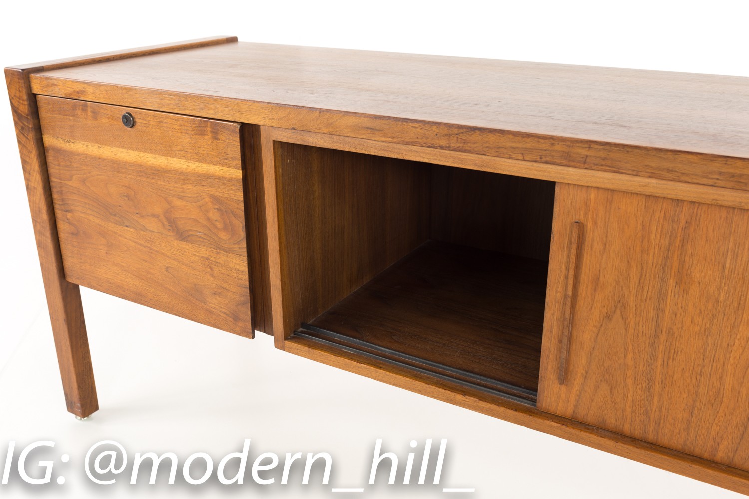 Gunlocke Florence Knoll Style Long and Low Mid Century Sideboard Credenza