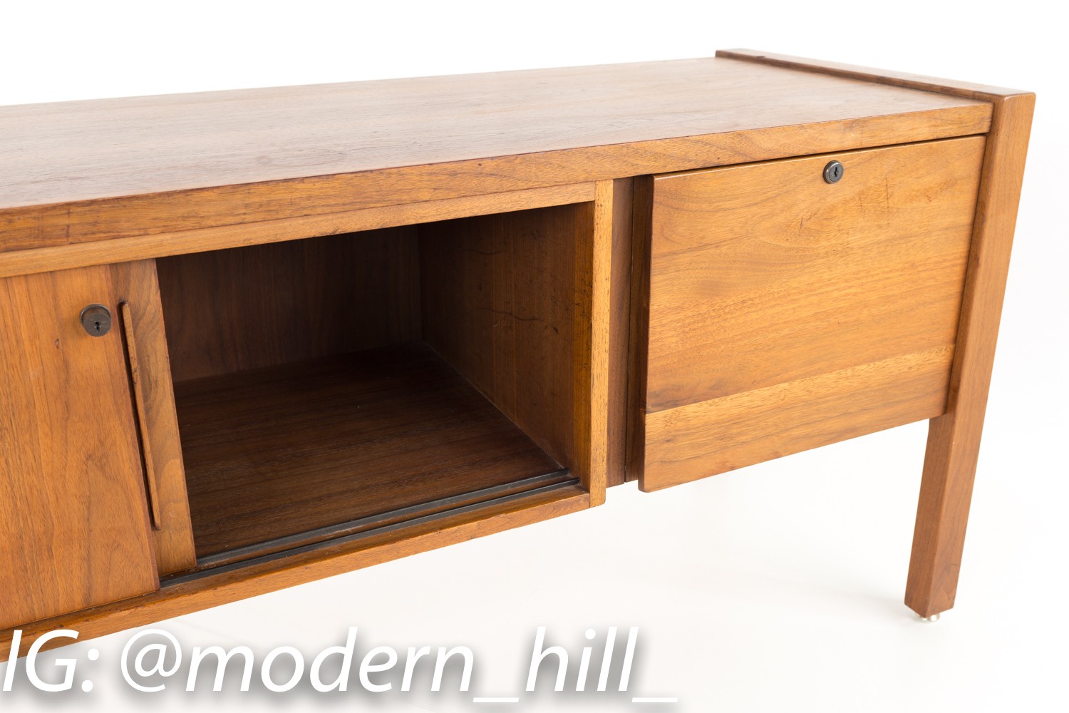 Gunlocke Florence Knoll Style Long and Low Mid Century Sideboard Credenza