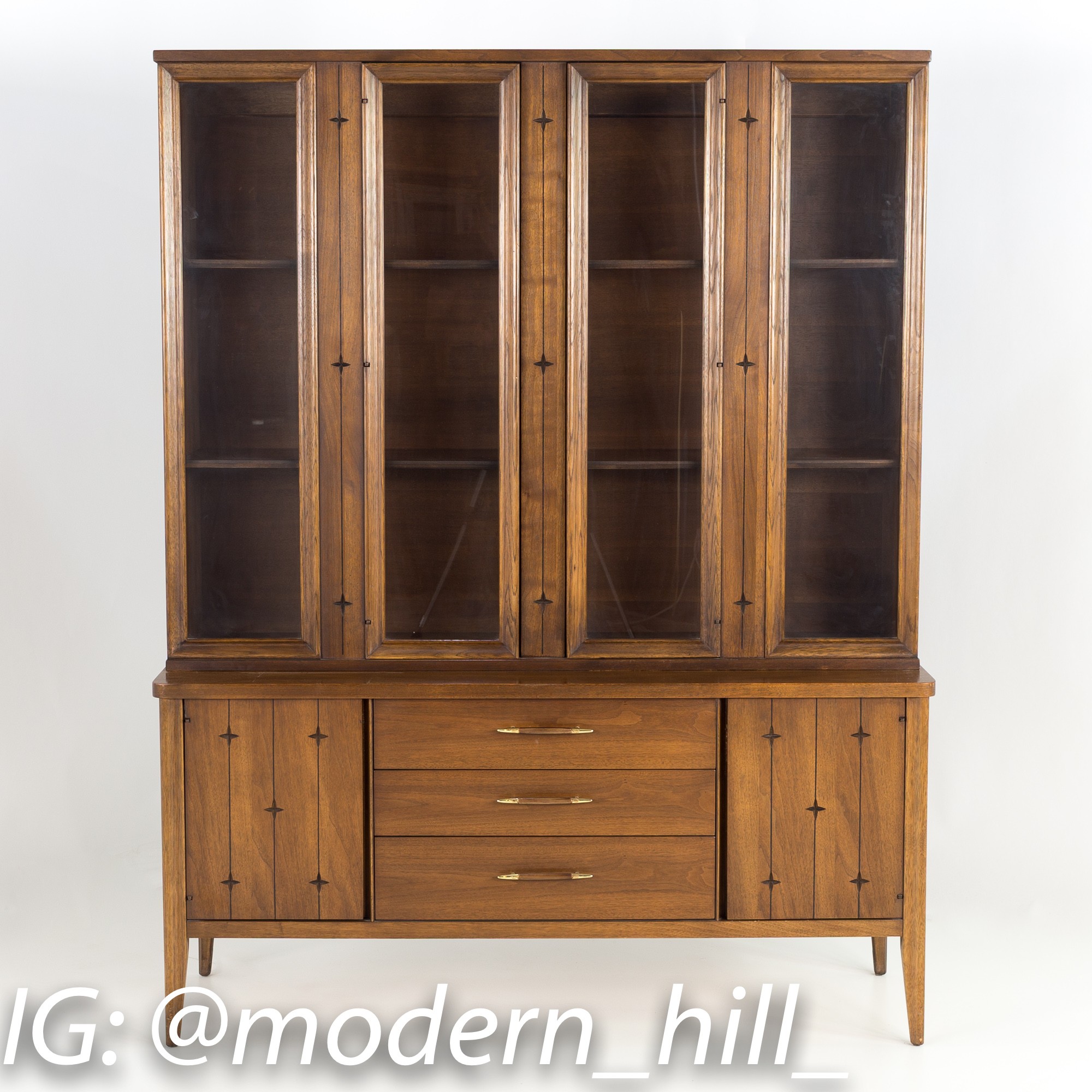 Broyhill Saga Mid Century Walnut China Cabinet Sideboard Buffet And Hutch Modern Furniture Hill