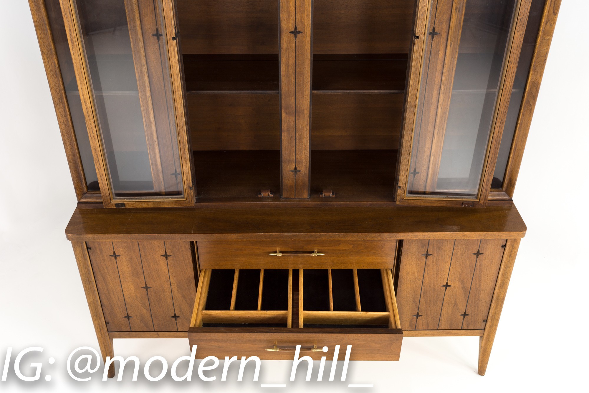 Broyhill Saga Mid Century Walnut China Cabinet Sideboard Buffet And Hutch Modern Furniture Hill