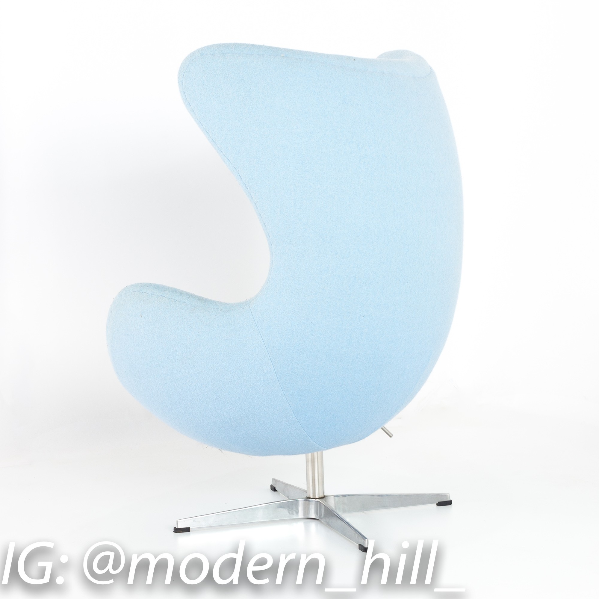 Arne Jacobsen for Fritz Hansen Style Mid Century Modern Egg Chair