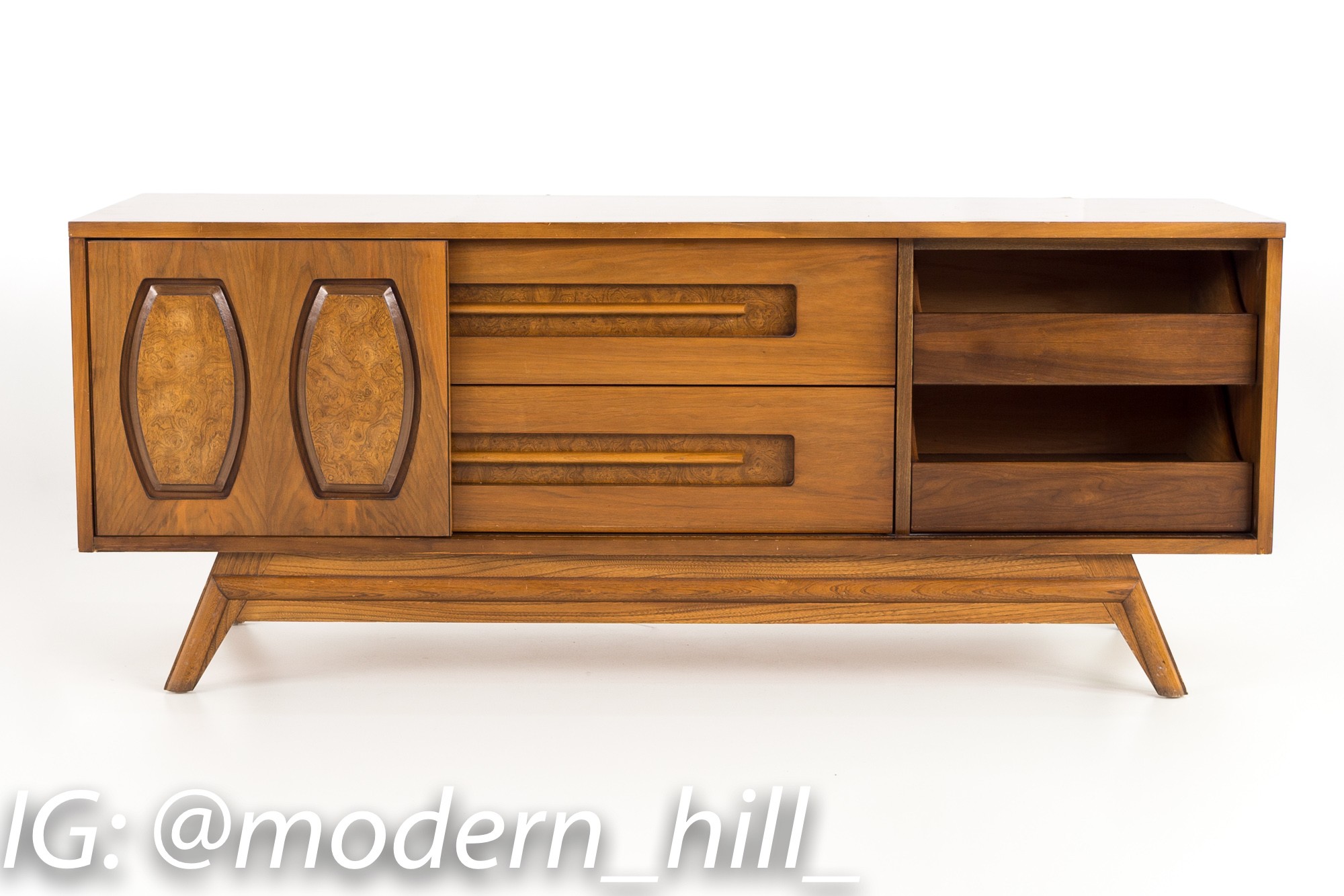 Young Manufacturing Mid Century Walnut Low and Long Dresser Sideboard Credenza