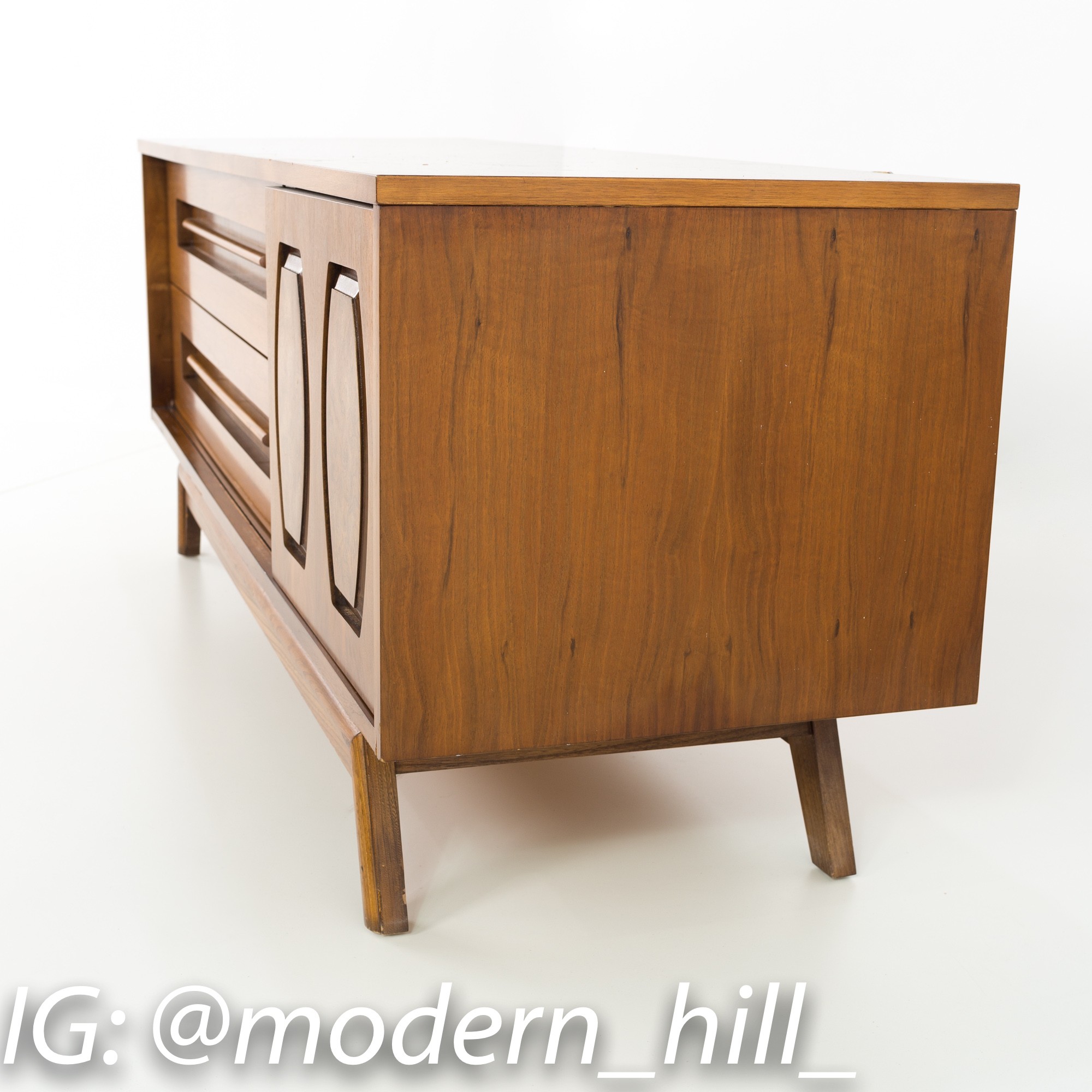 Young Manufacturing Mid Century Walnut Low and Long Dresser Sideboard Credenza
