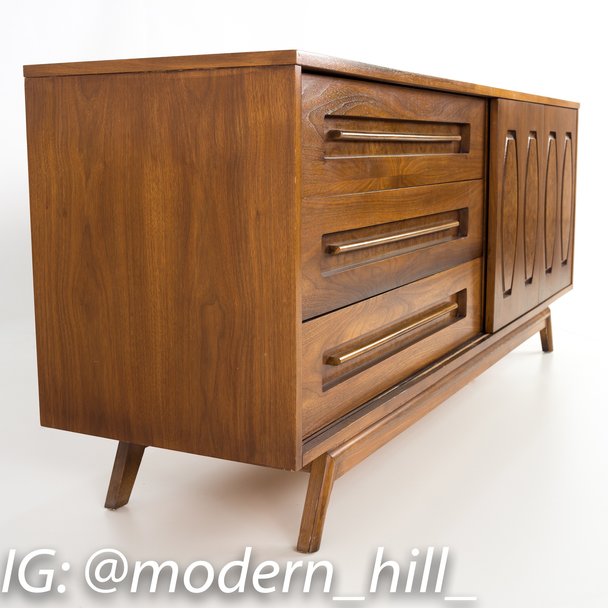 Young Manufacturing Mid Century Walnut Lowboy Dresser Credenza