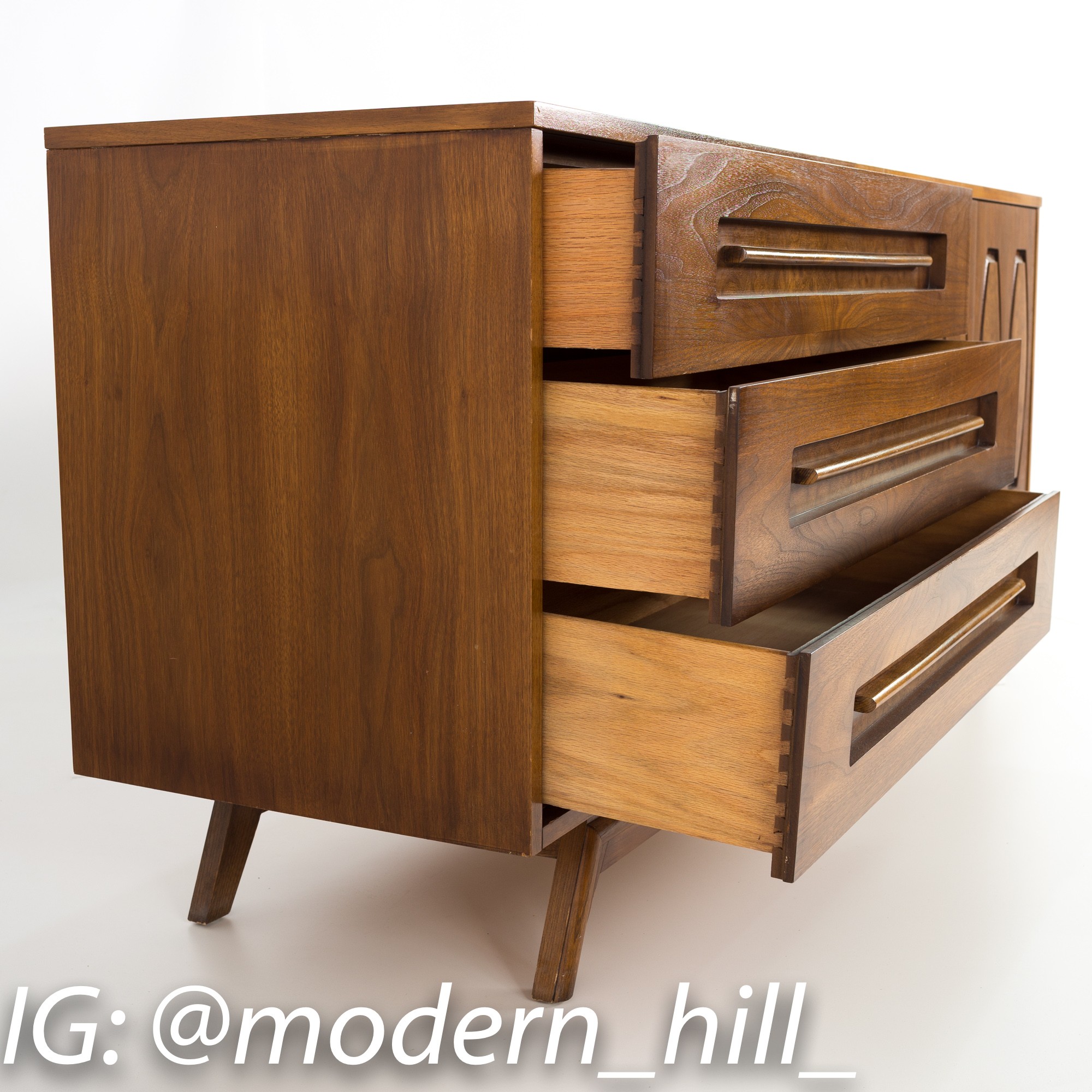 Young Manufacturing Mid Century Walnut Lowboy Dresser Credenza