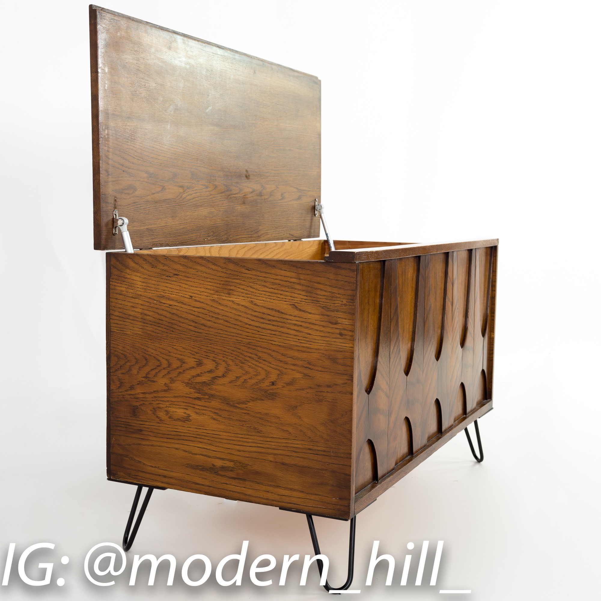 Broyhill Brasilia Mid Century Walnut Storage Bench | Mid Century