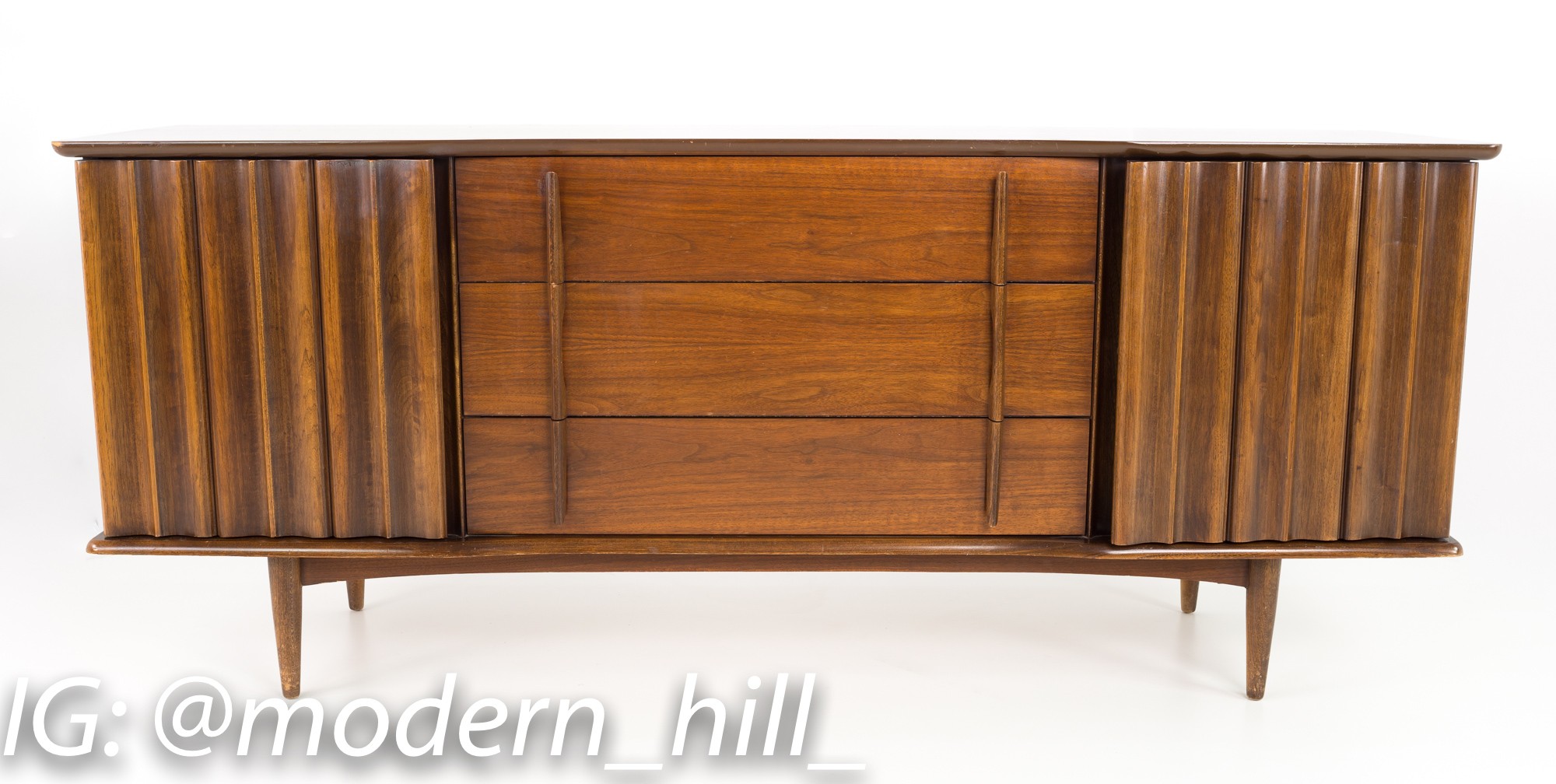 United Furniture Mid Century Walnut 9 Drawer Lowboy Dresser Credenza Buffet