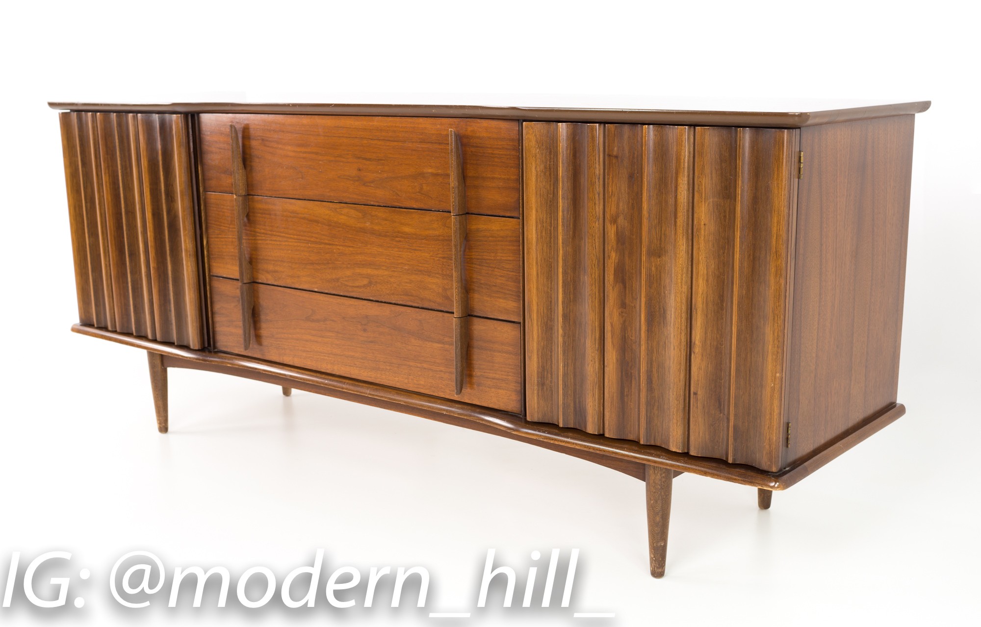 United Furniture Mid Century Walnut 9 Drawer Lowboy Dresser Credenza Buffet