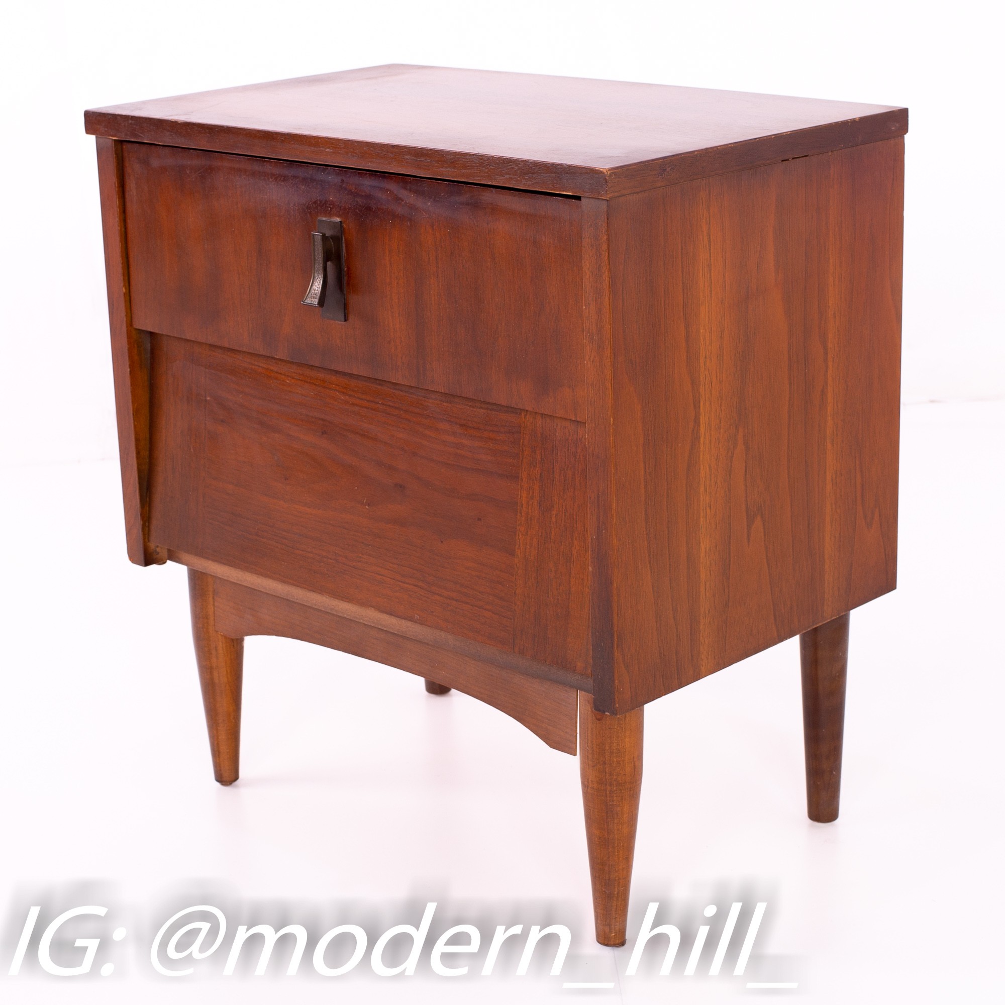 Harmony House Mid Century Walnut 2 Drawer Nightstand Side End Table