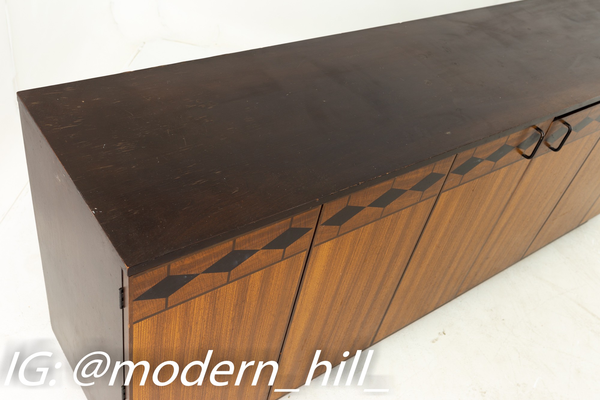Johnson Furniture Directional Mid Century Multiwood 9 Drawer Lowboy Dresser