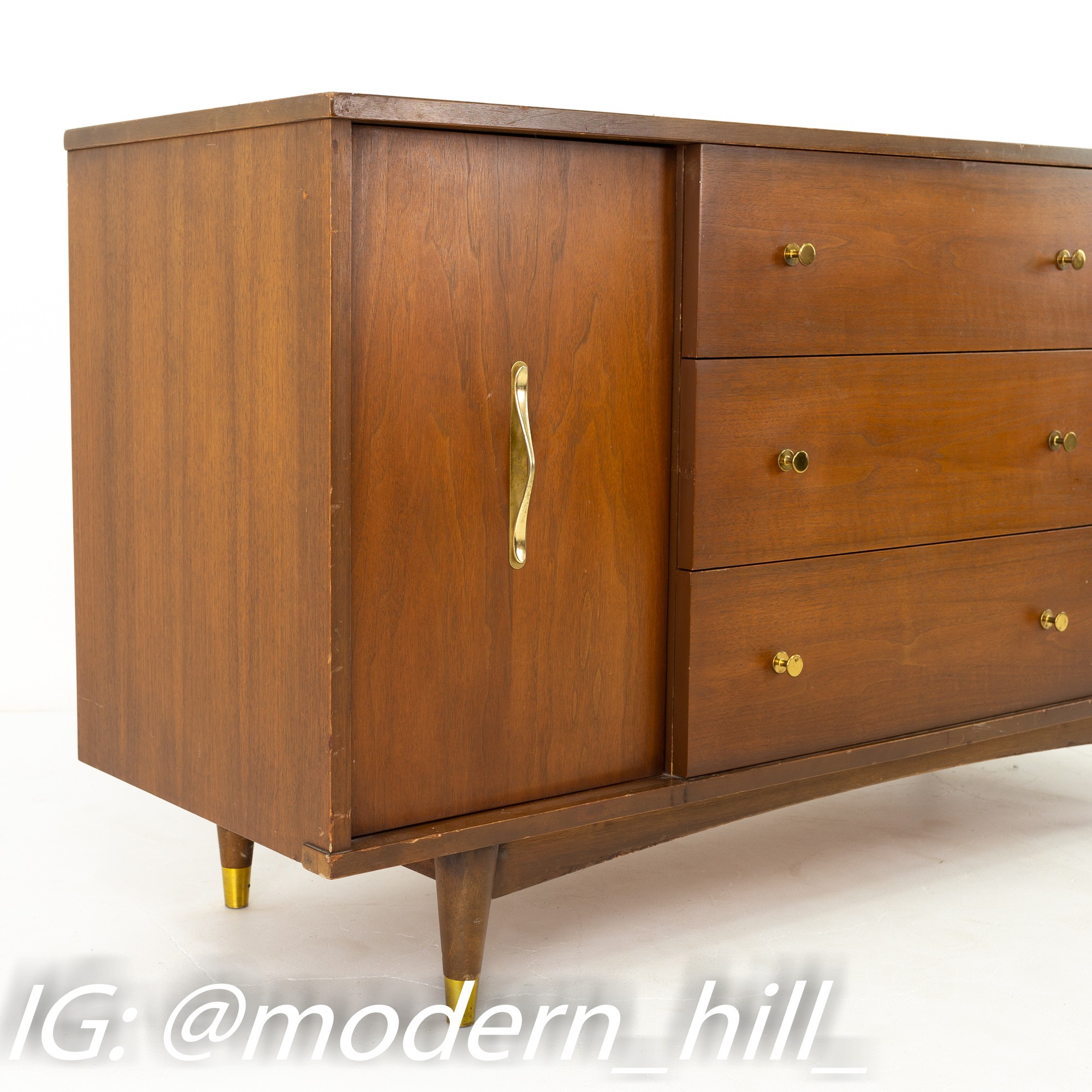 Stanley Furniture Mid Century Walnut Sideboard Credenza