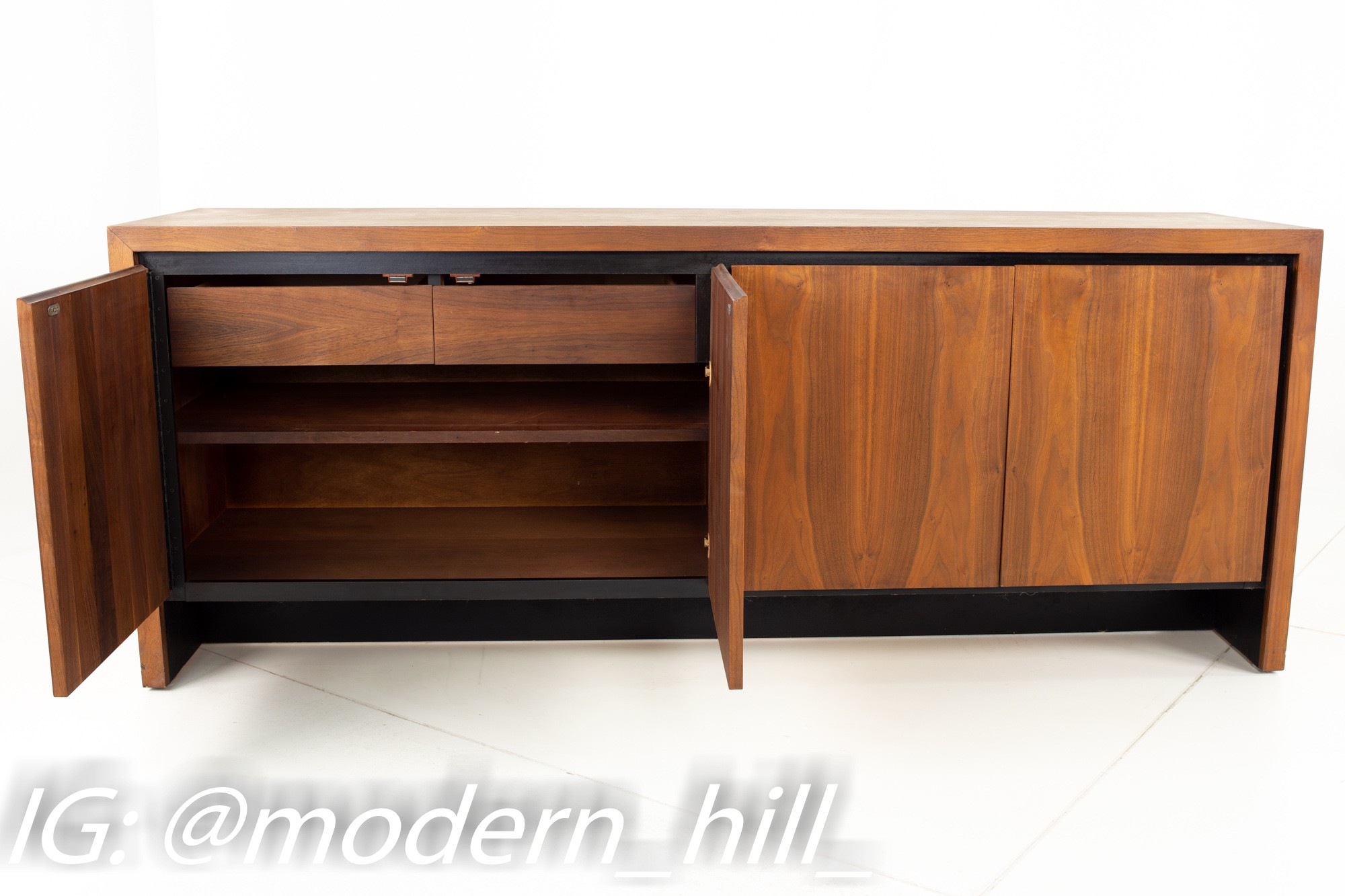Images | Mid Century Modern Furniture - Mid Century Furniture Chicago Milo Baughman for Dillingham Mid Century Bookmatched Walnut Sideboard Buffet Credenza