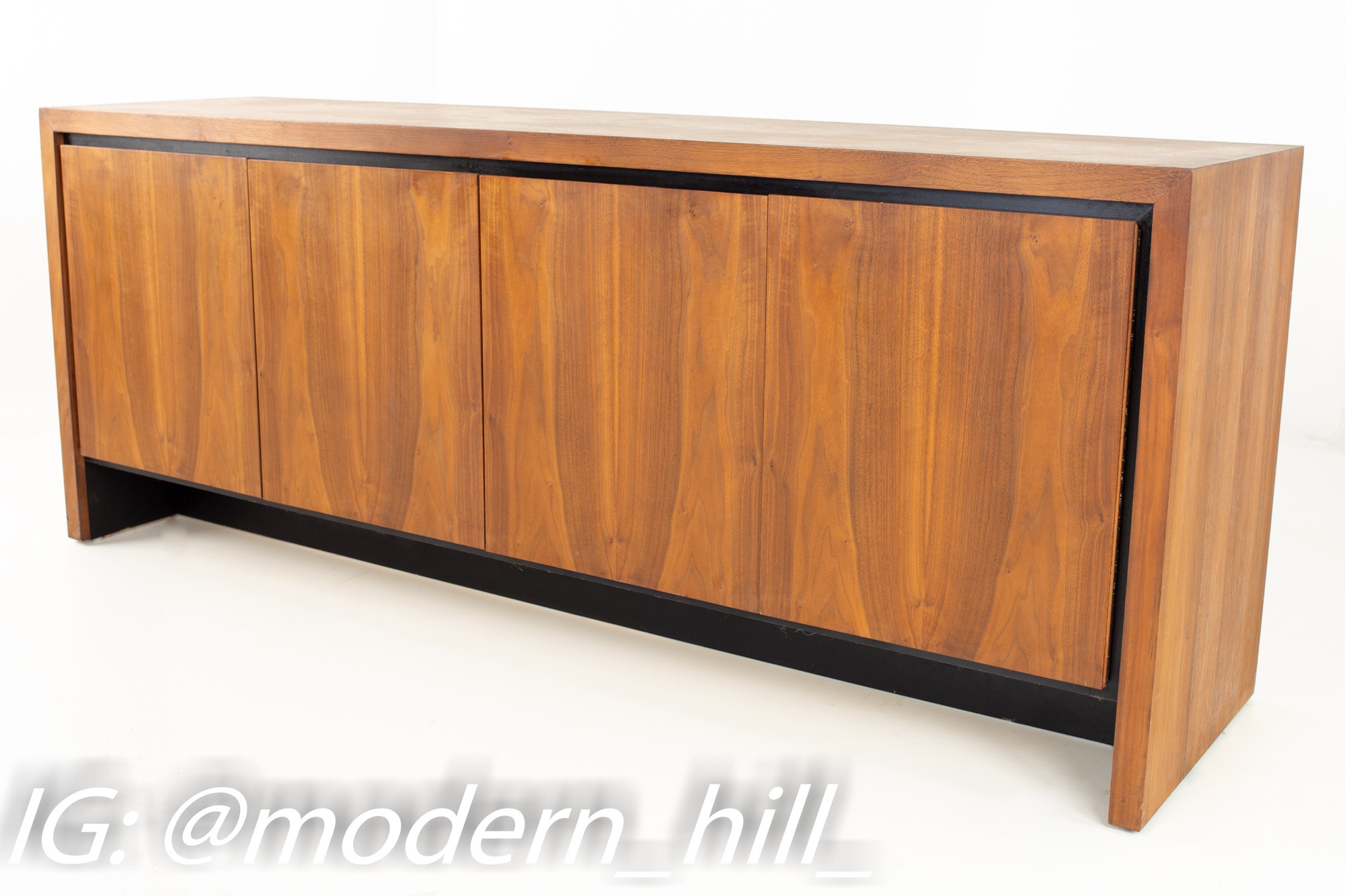 Images | Mid Century Modern Furniture - Mid Century Furniture Chicago Milo Baughman for Dillingham Mid Century Bookmatched Walnut Sideboard Buffet Credenza