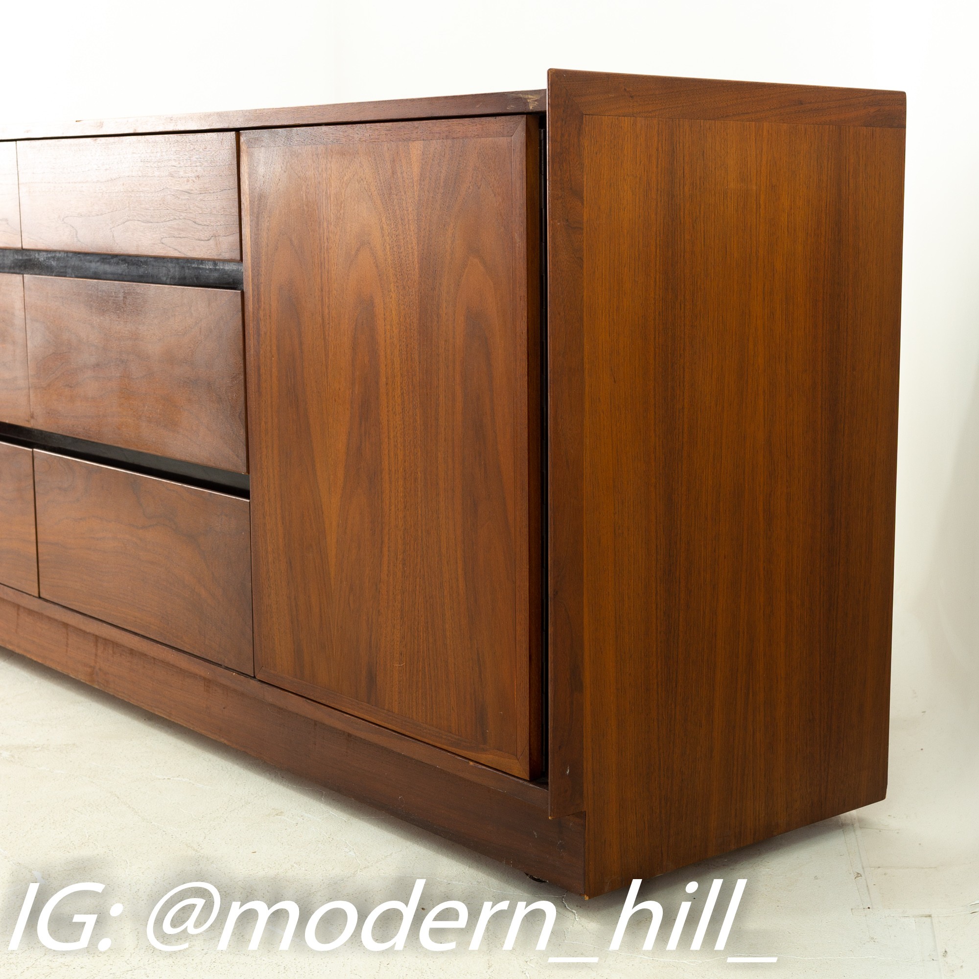 Merton Gershun for Dillingham Esprit Mid Century Walnut 9 Drawer Lowboy Dresser