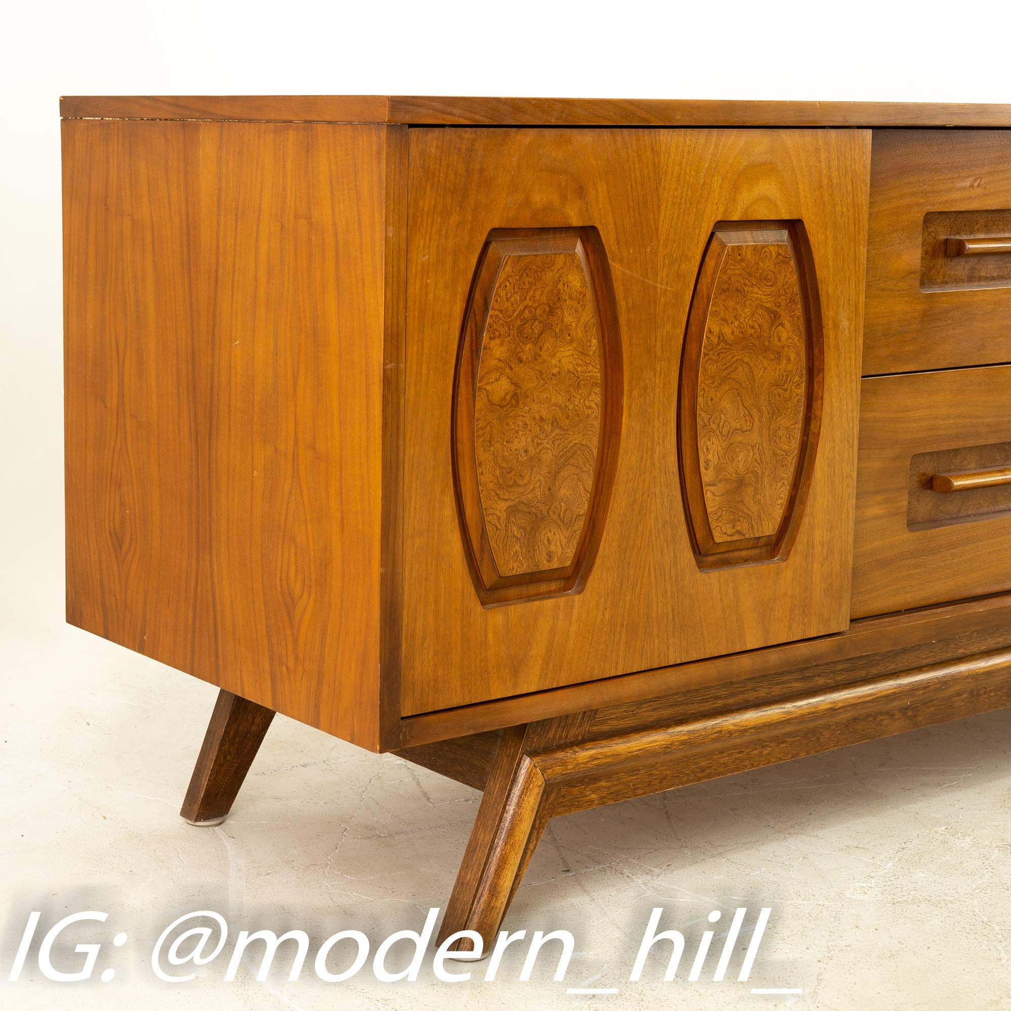 Young Manufacturing Mid Century Walnut Sideboard Buffet Credenza