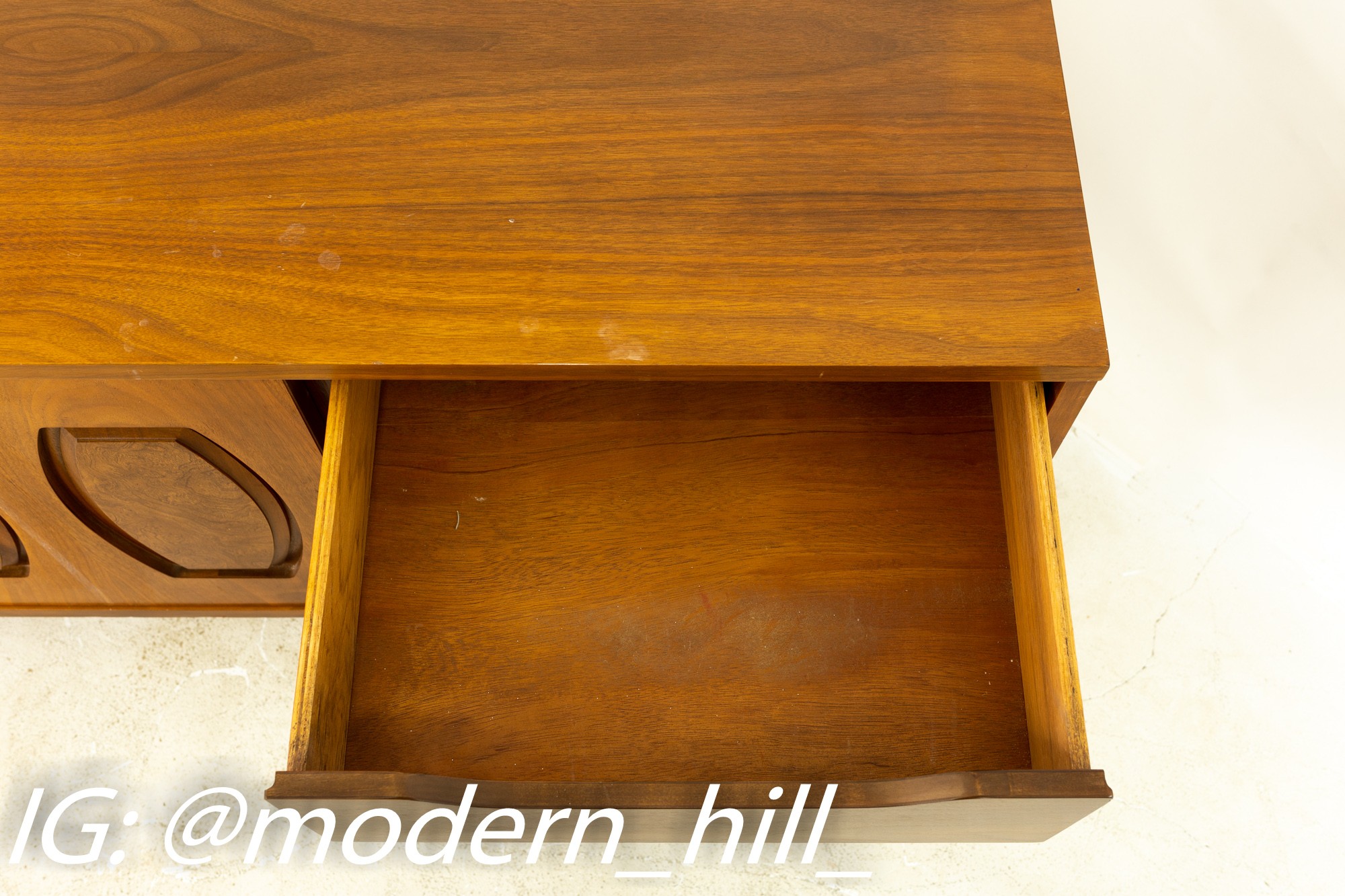Young Manufacturing Mid Century Walnut Sideboard Buffet Credenza