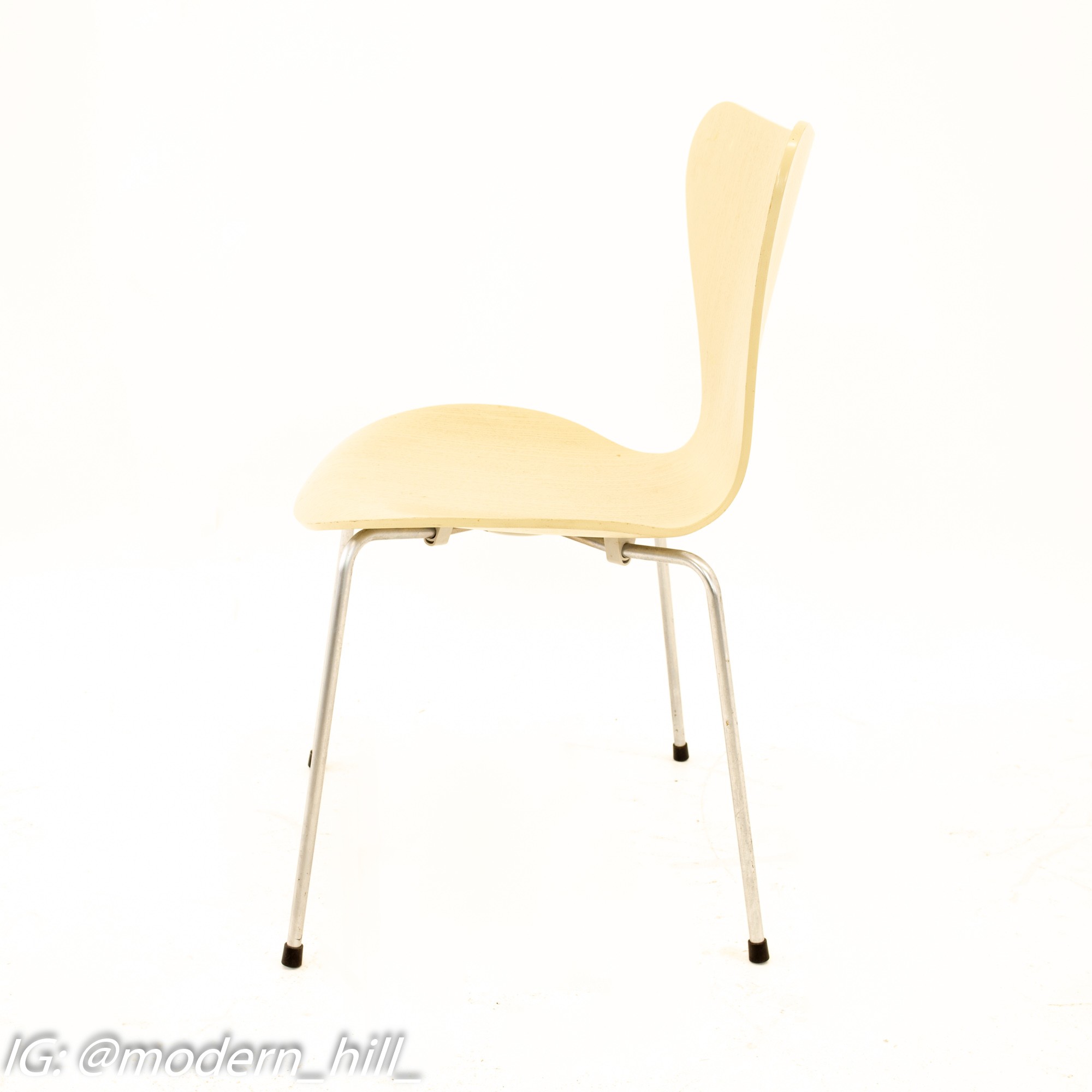 Arne Jacobsen for Fritz Hansen Mid Century Modern Series 7 Chairs - Set of 2