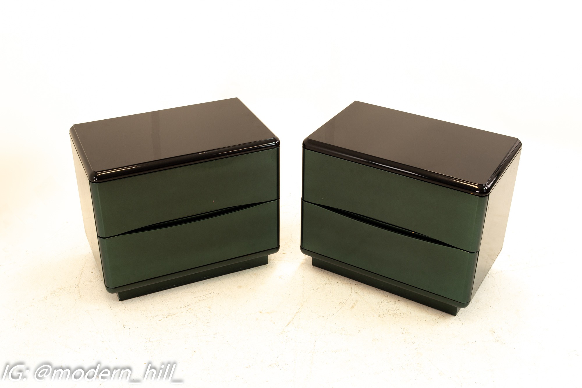 Lane Mid Century 2 Drawer Black and Green Lacquer Nightstands - Pair