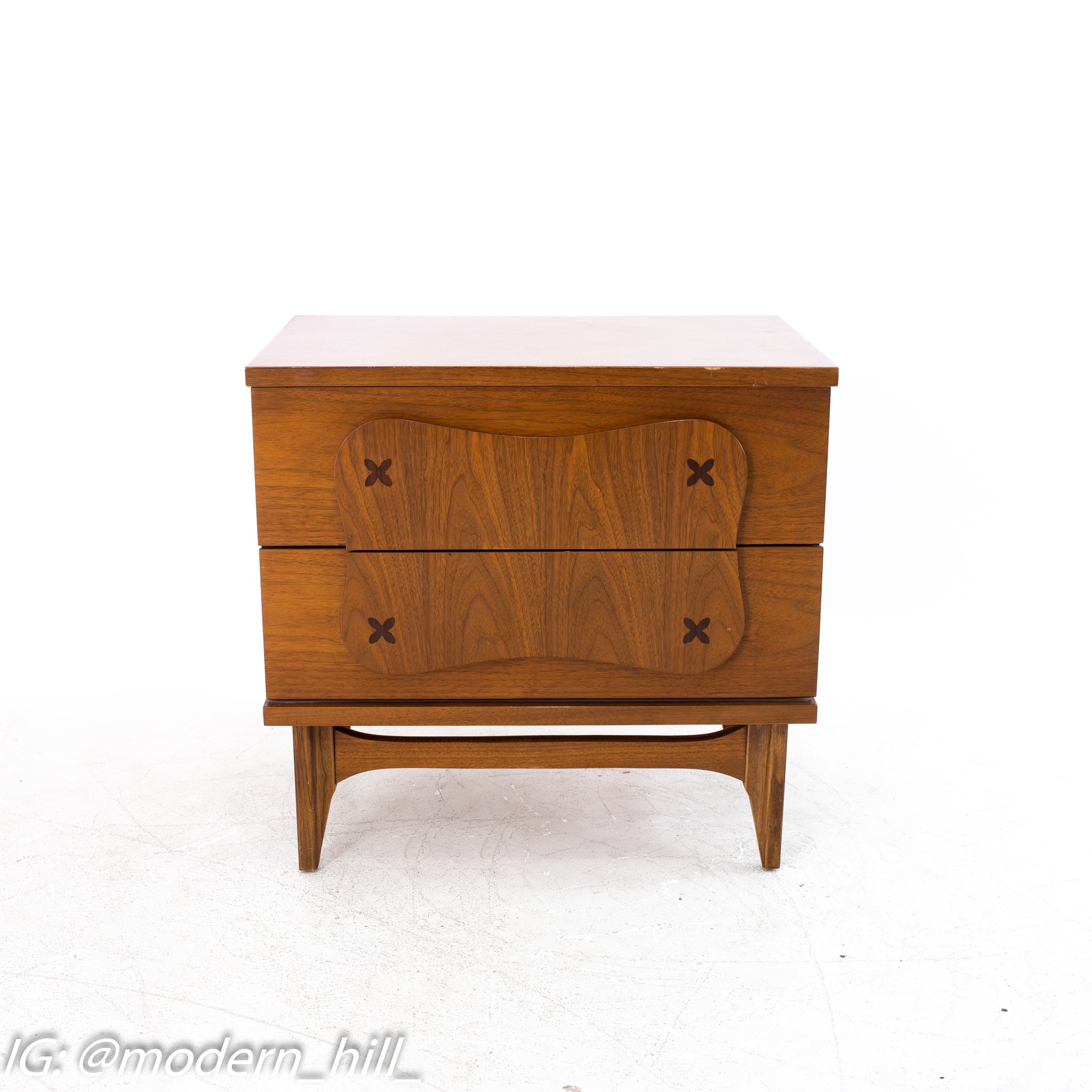 Merton Gershun Style Bassett Furniture Mid Century Walnut Nightstand