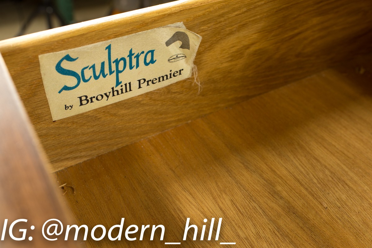 Broyhill Premier Sculptra Magna 8 Drawer Dresser