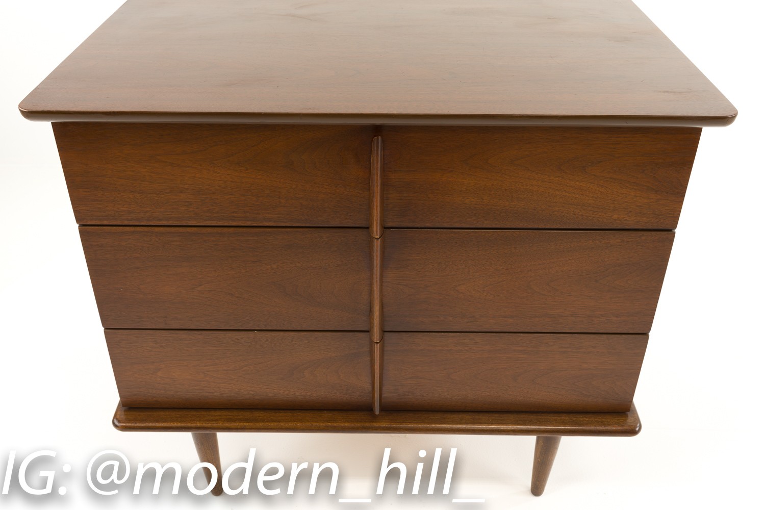 United Furniture 3 Drawer Small Chest