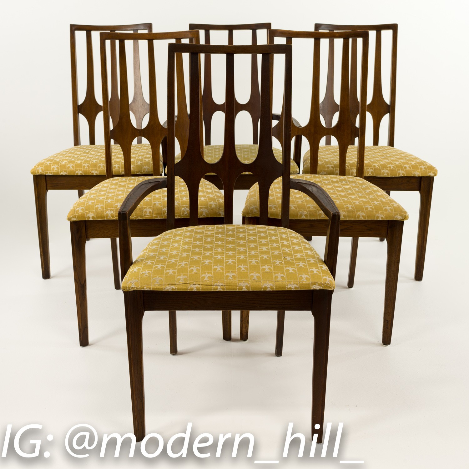 Broyhill Brasilia Round Dining Table and Dining Chairs - Set of 6