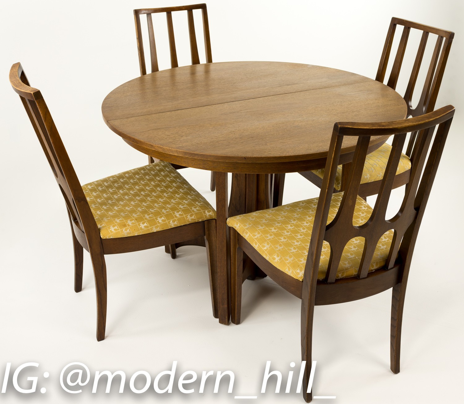 Broyhill Brasilia Round Dining Table and Dining Chairs - Set of 6