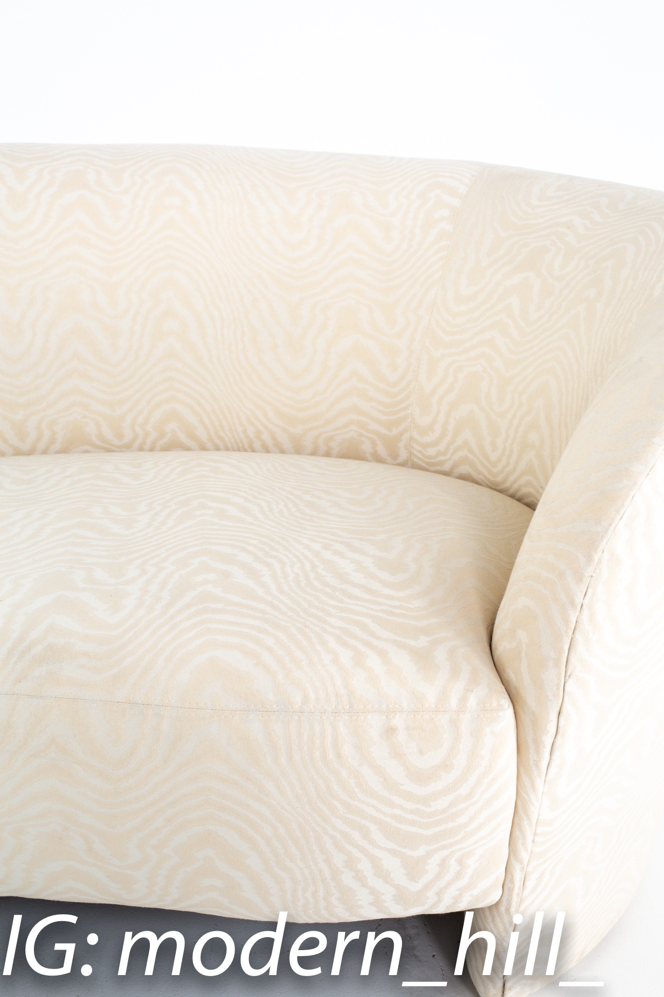 Close Up Cushion Photo of Vladimir Kagan Mid Century Cloud Chaise Sofa
