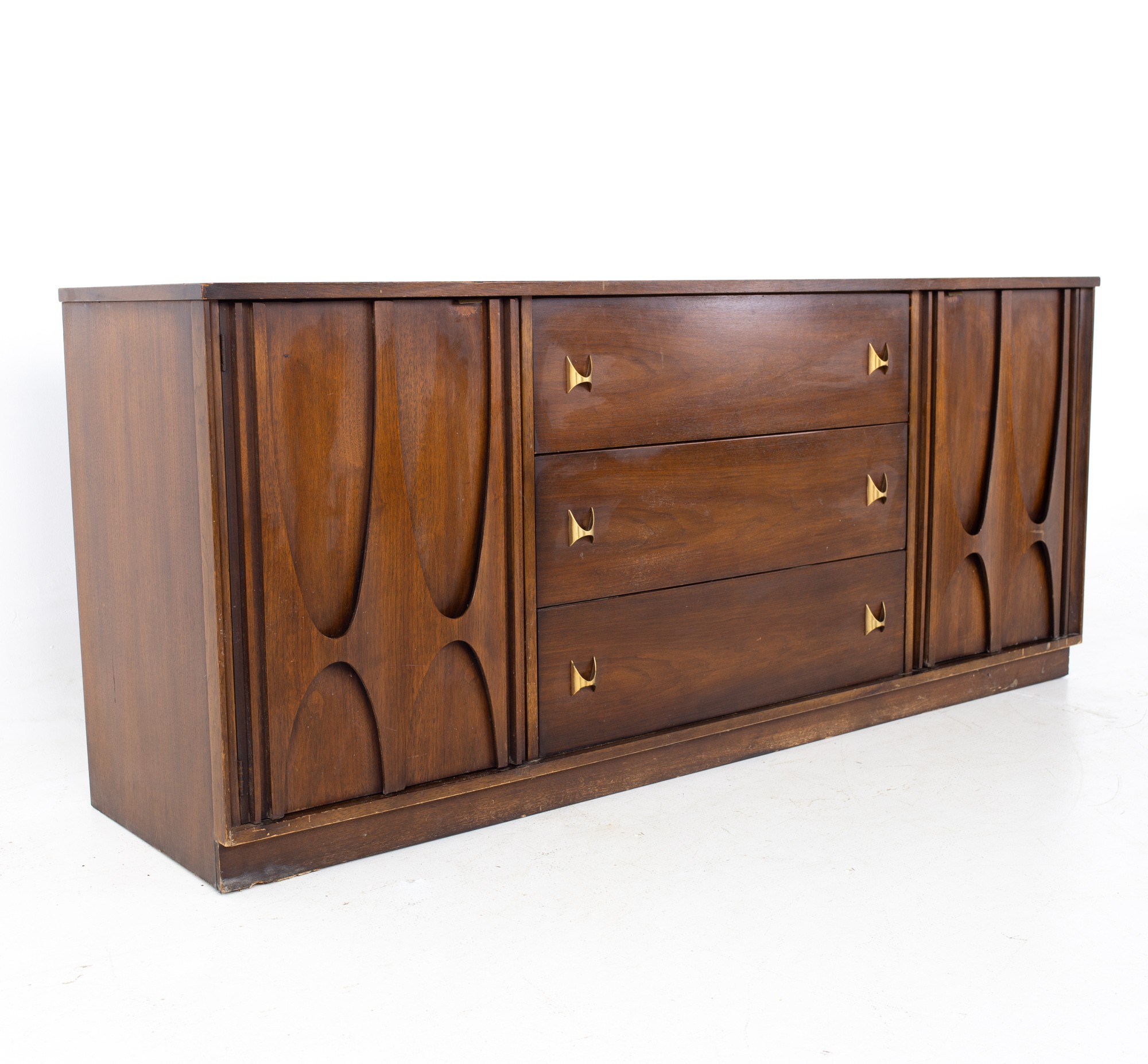 Broyhill Brasilia Ii Brutalist Mid Century Walnut 9 Drawer Lowboy Dresser