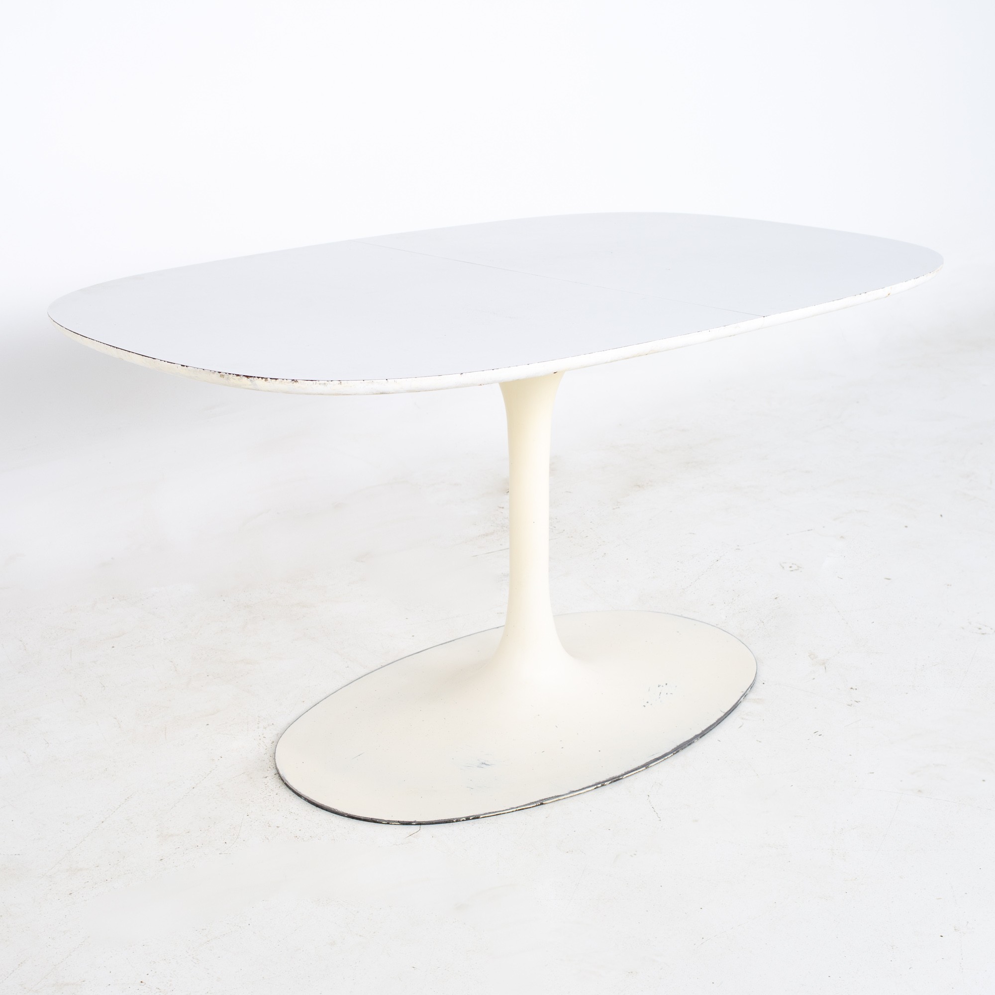 Eero Saarinen Style Burke Mid Century Expanding Oval Tulip Base Dining Table