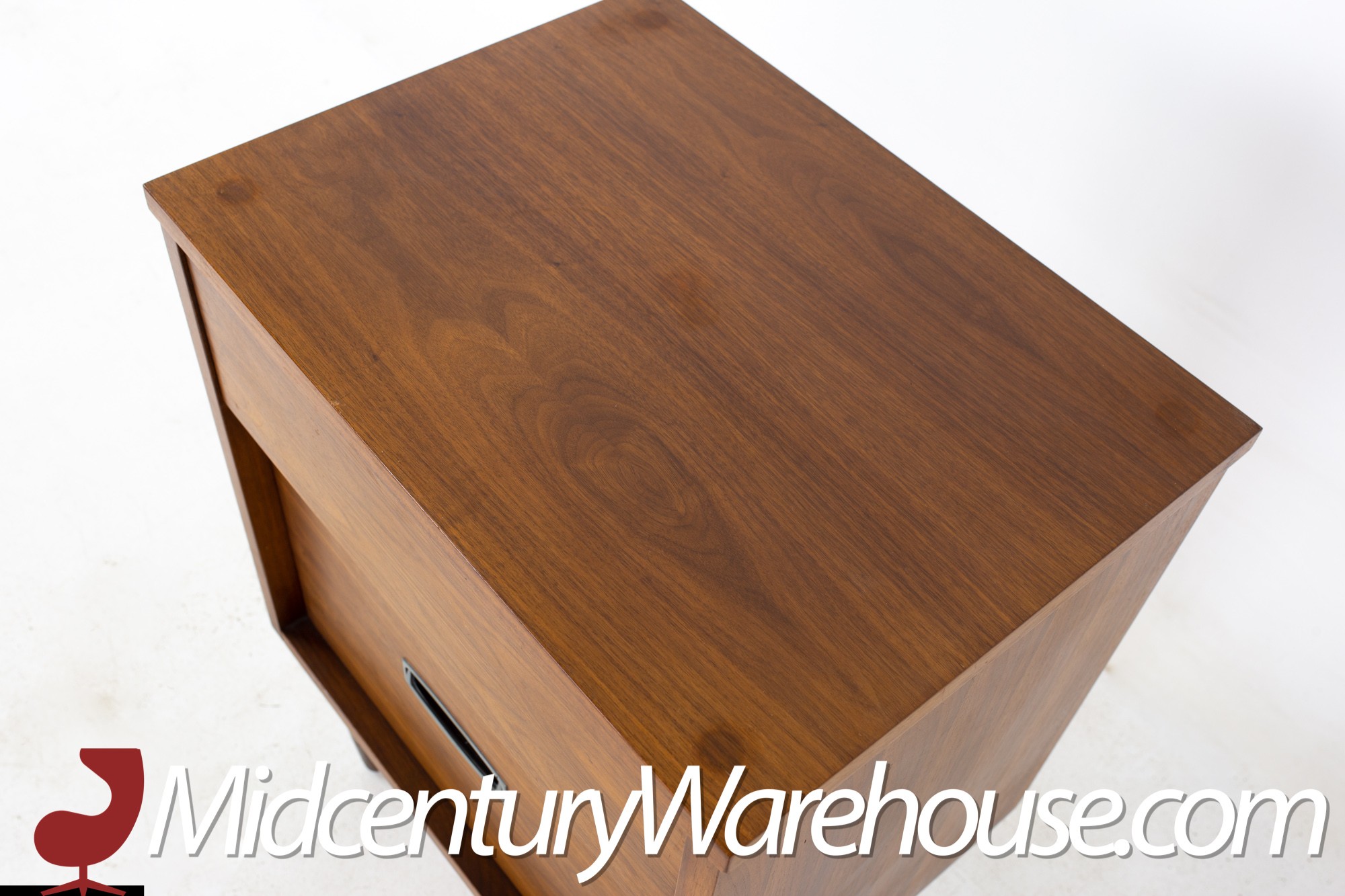 Mid-Century Modern イームズ　ネルソン　パントン　ノール Atticus Solid Wood Mid-Century Modern Nightstand – Walker Edison
