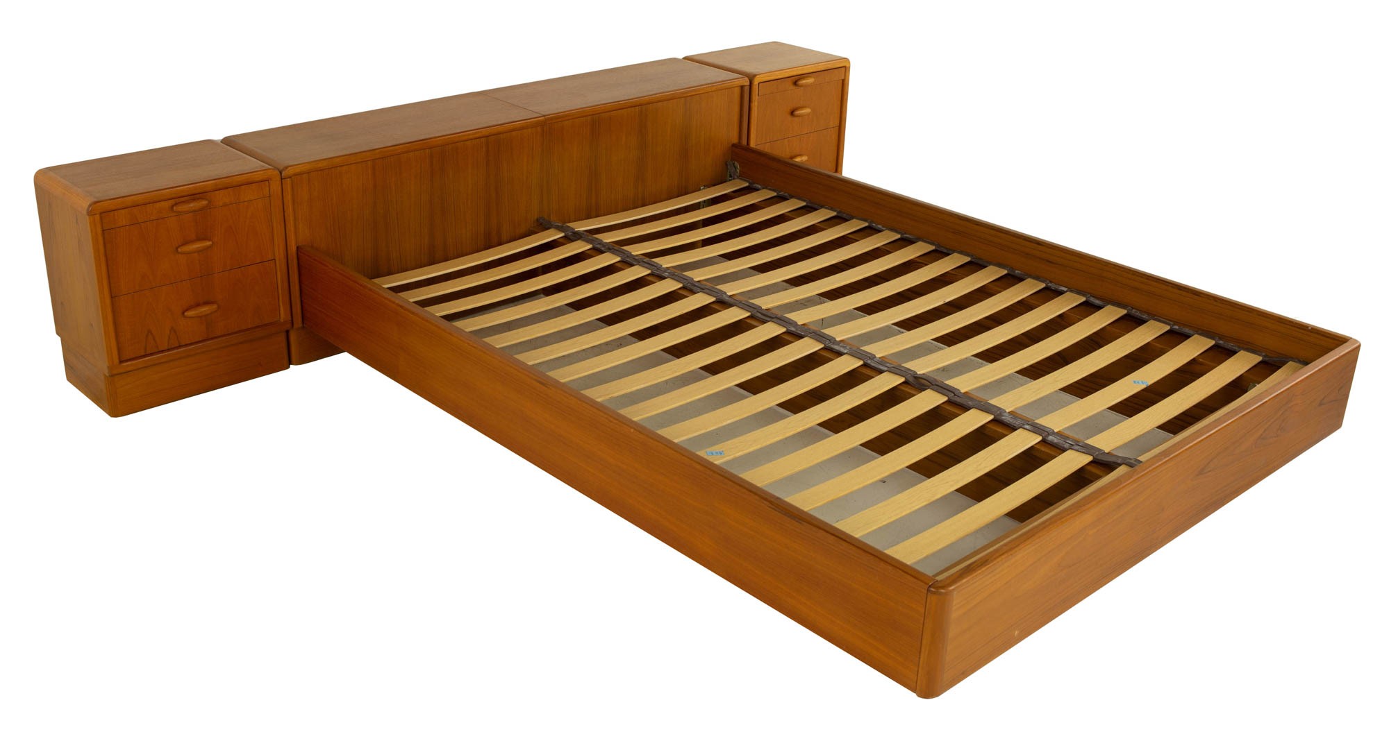 Dyrlund Mid Century Queen Bed with Nightstands