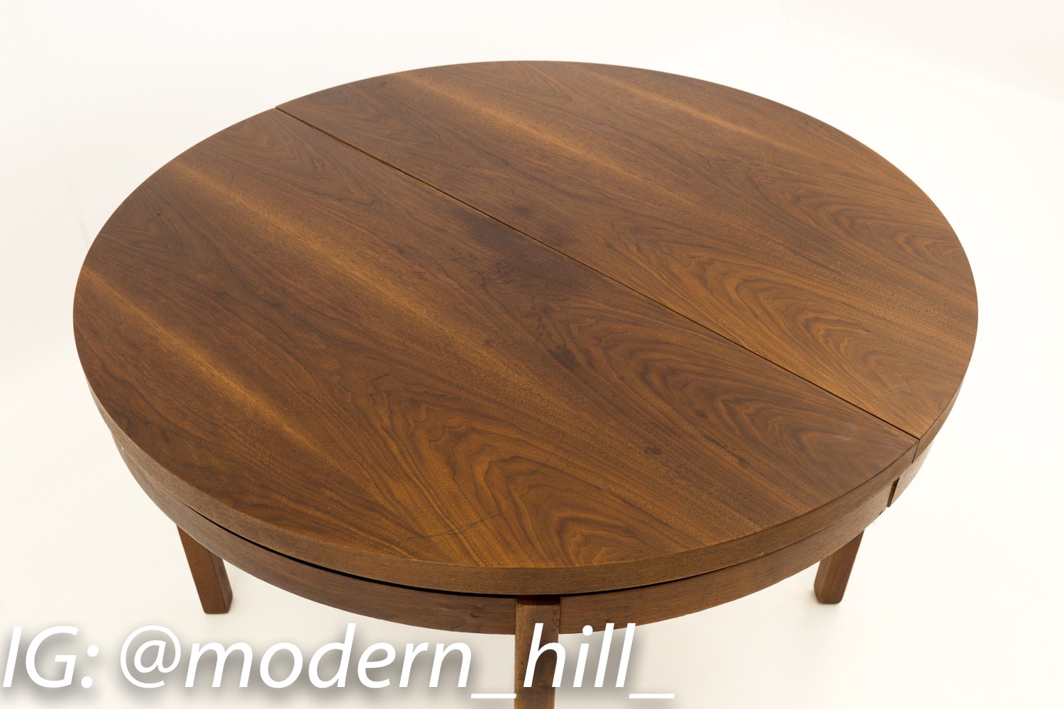 Merton Gershun for Dillingham Esprit Mid Century Modern Round Dining Table