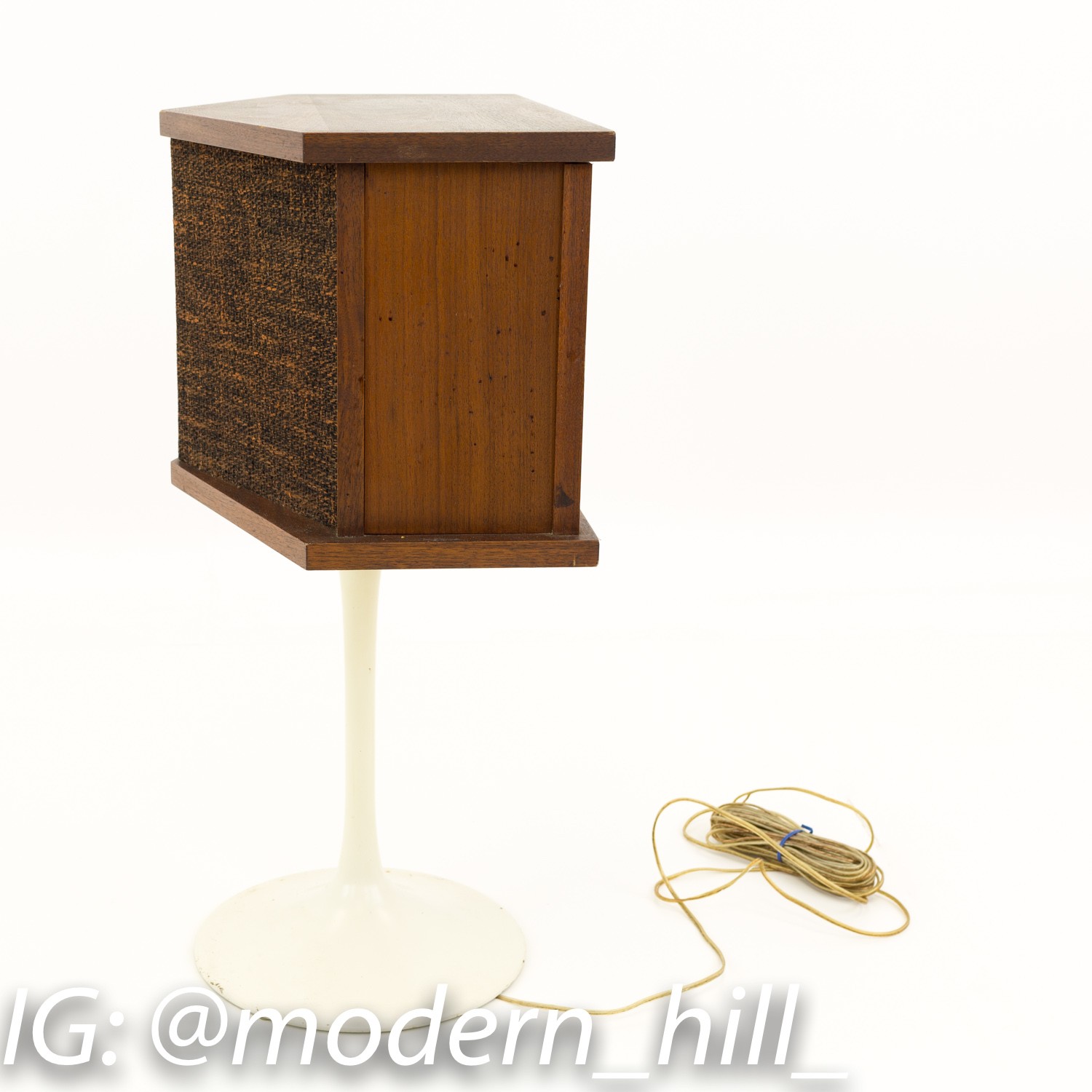 Mid Century Modern Bose 901 Speakers on Saarinen Style Pedestal Bases