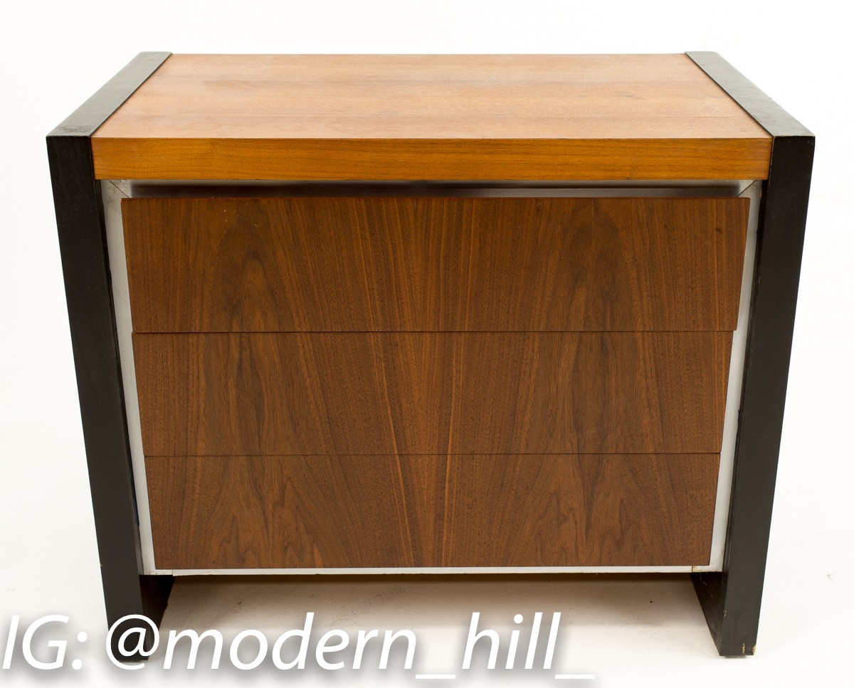 Milo Baughman for Dillingham Mid Century Modern Nightstands