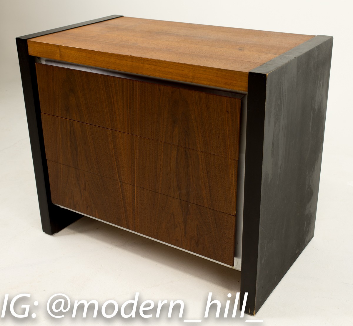 Milo Baughman for Dillingham Mid Century Modern Nightstands