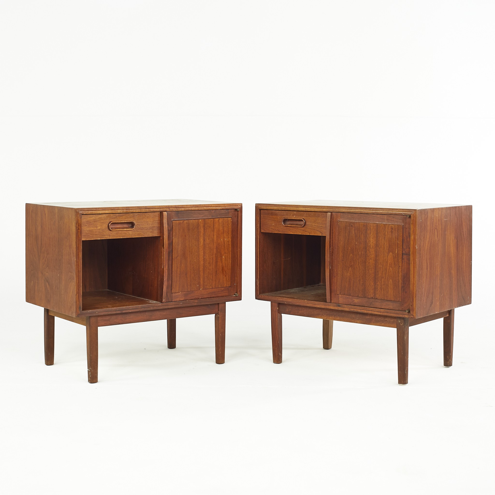Jack Cartwright for Founders Mid Century Nightstands - Pair