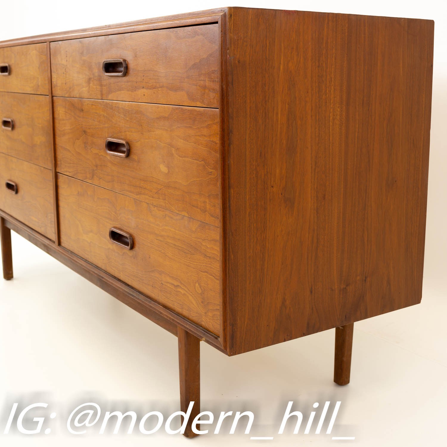 Jack Cartwright for Founders  Mid Century Modern Danish Style Walnut 6 Drawer Lowboy Dresser