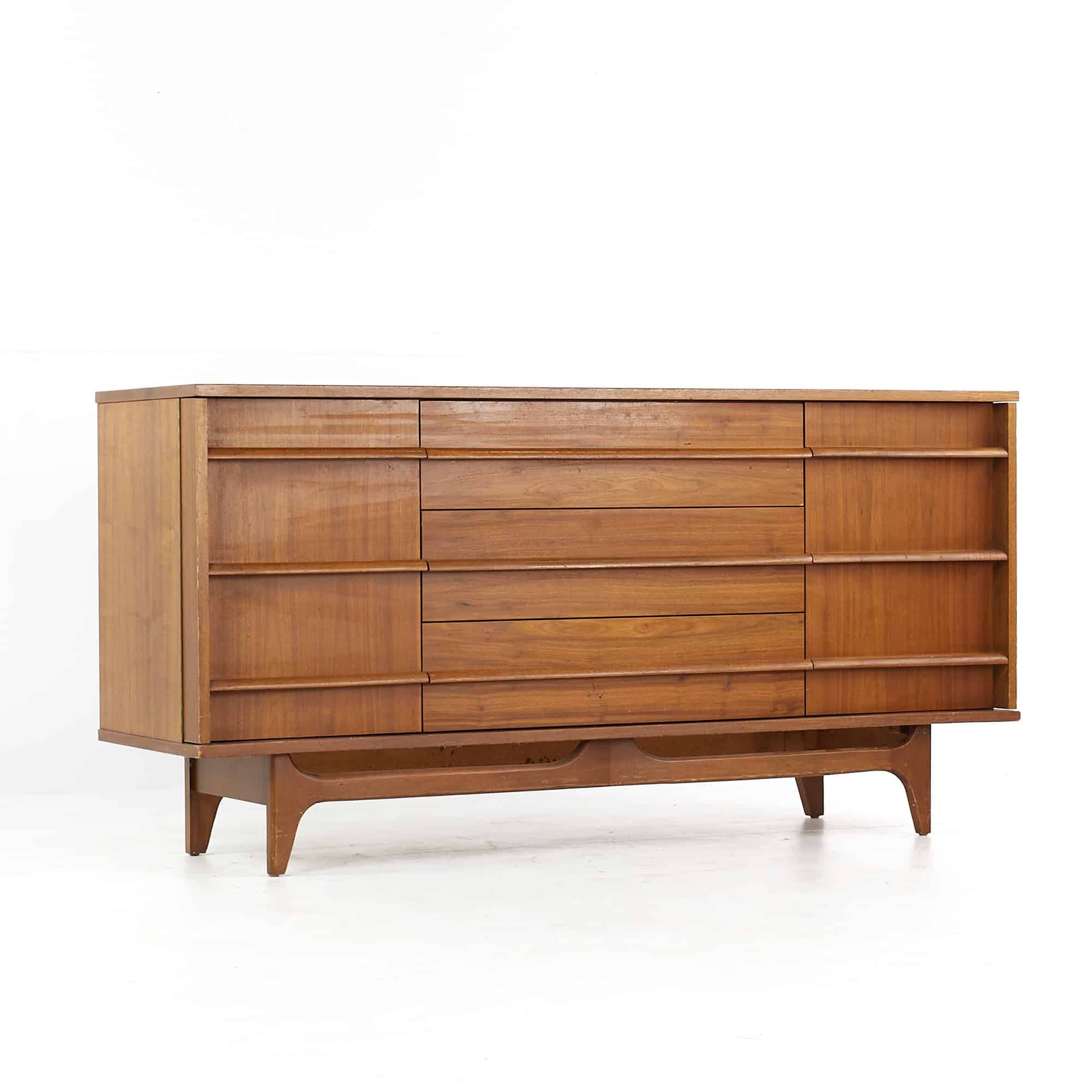 Young Manufacturing Mid Century Curved Walnut Buffet Credenza