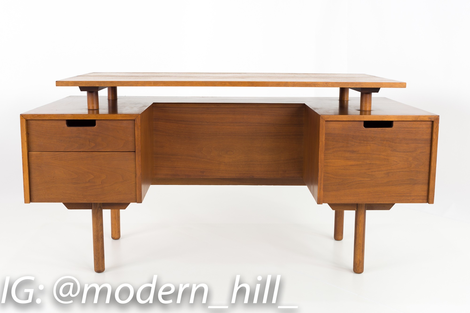 Milo Baughman for Glenn of California Mid Century Floating Double Sided Desk with Display Shelf