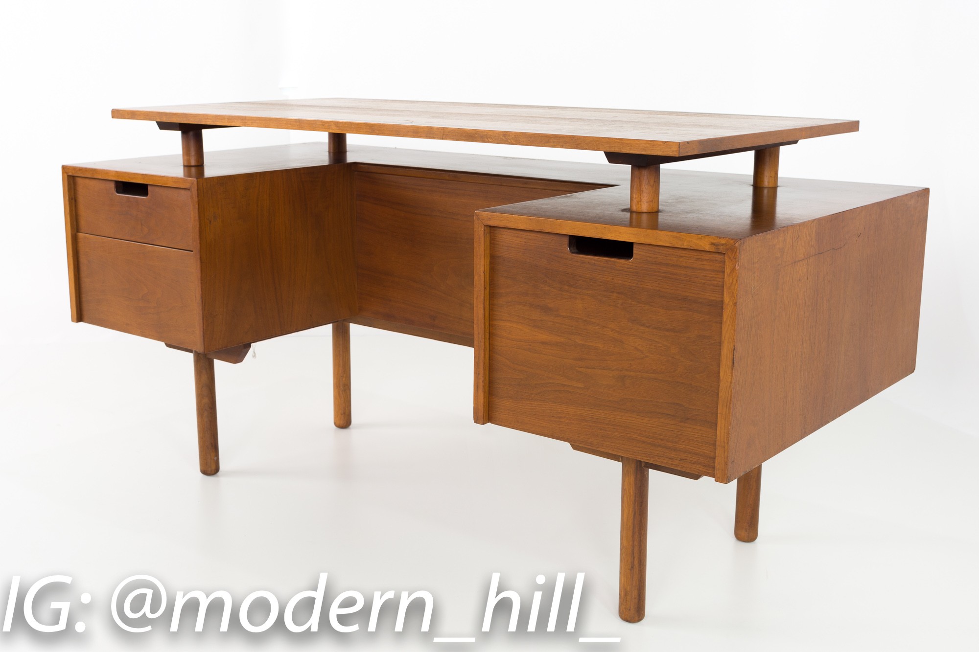 Milo Baughman for Glenn of California Mid Century Floating Double Sided Desk with Display Shelf