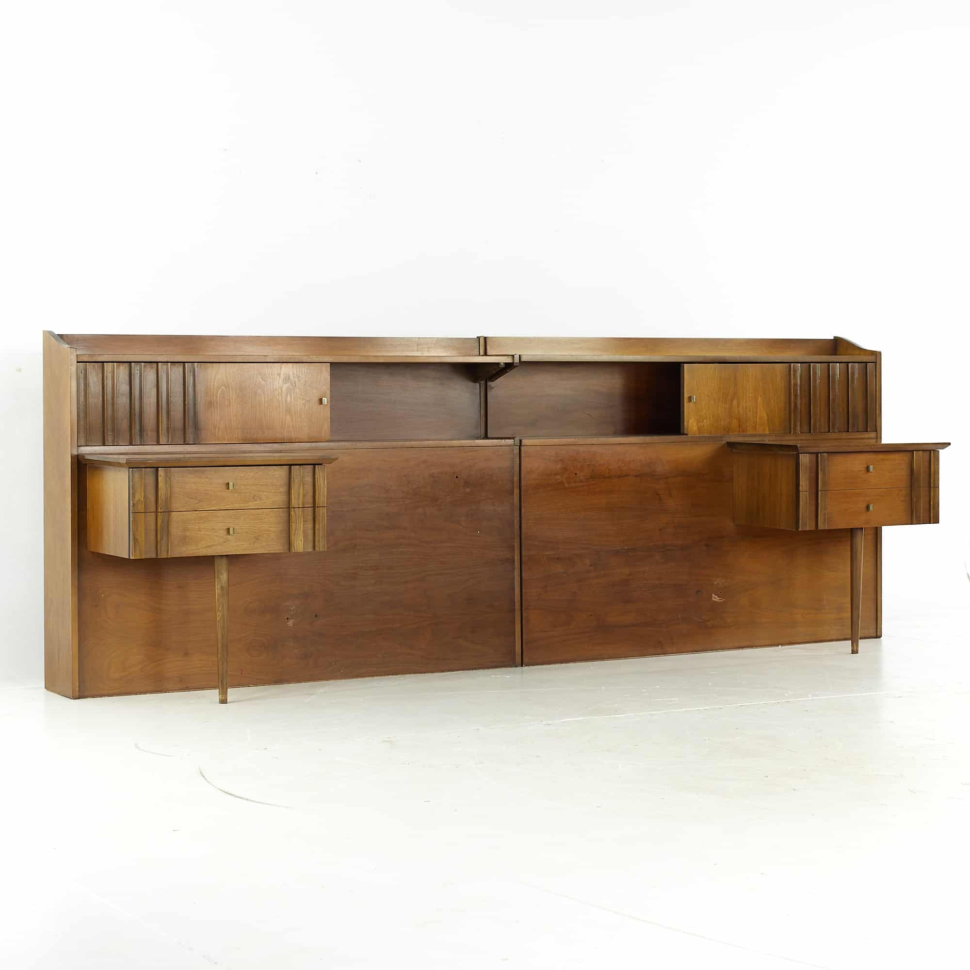 Unagusta Forward Furniture Mid Century Walnut Queen Bed with Nightstands