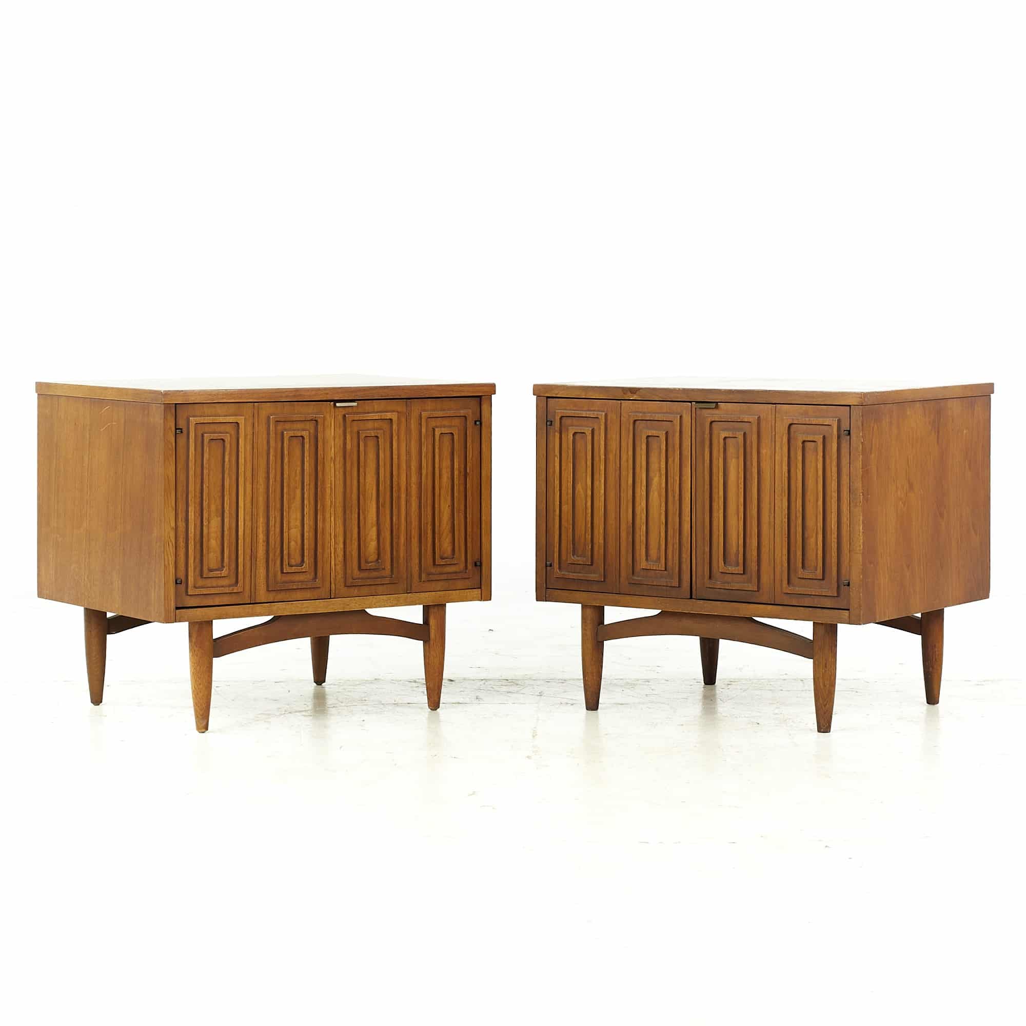 Broyhill Sculptra Mid Century Commode Nightstands - Pair