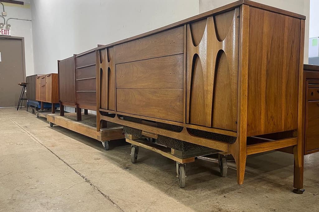 Mid-century-modern-furniture-chicago