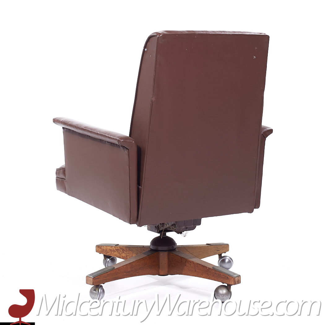 Stow Davis Mid-century Modern Leather Executive Swivel Desk Chair