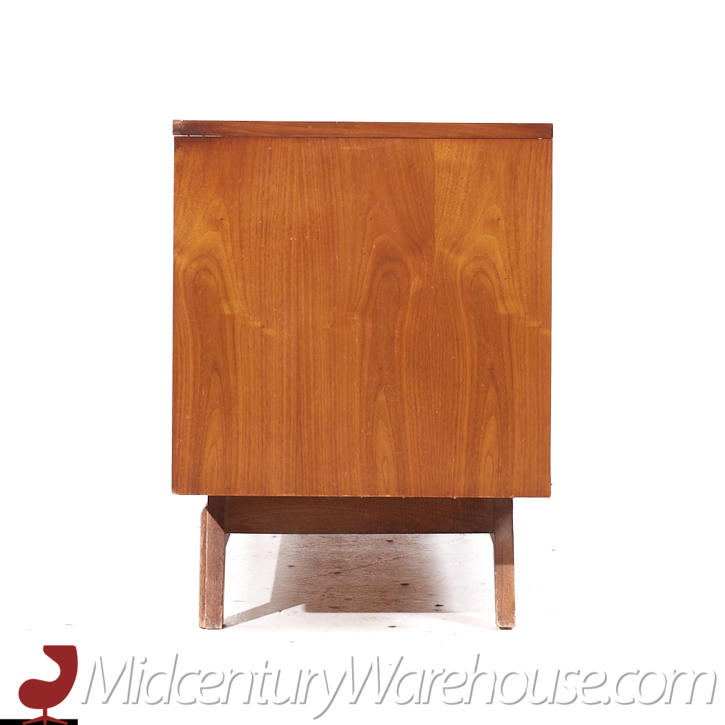 Young Manufacturing Mid Century Walnut and Burlwood Credenza and Hutch
