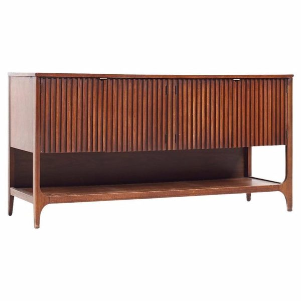 Broyhill Brasilia Mid Century Walnut Fluted Buffet Credenza