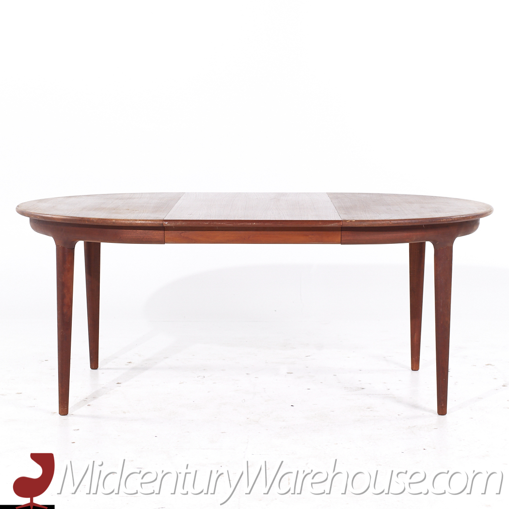 Johannes Andersen for Uldum Mid Century Danish Teak Expanding Dining Table with 2 Leaves